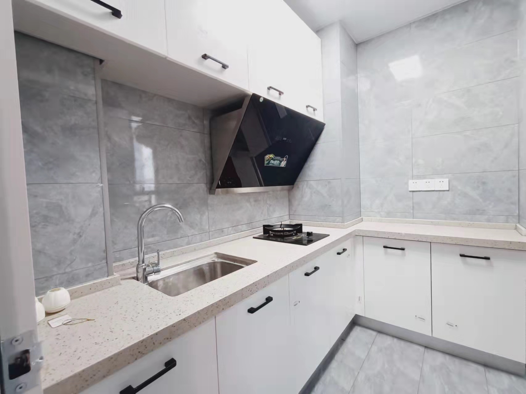 雄森国际  2室1厅1卫    1680.0元/月 雄森国际  2室1厅1卫    1680.0元/月室内图