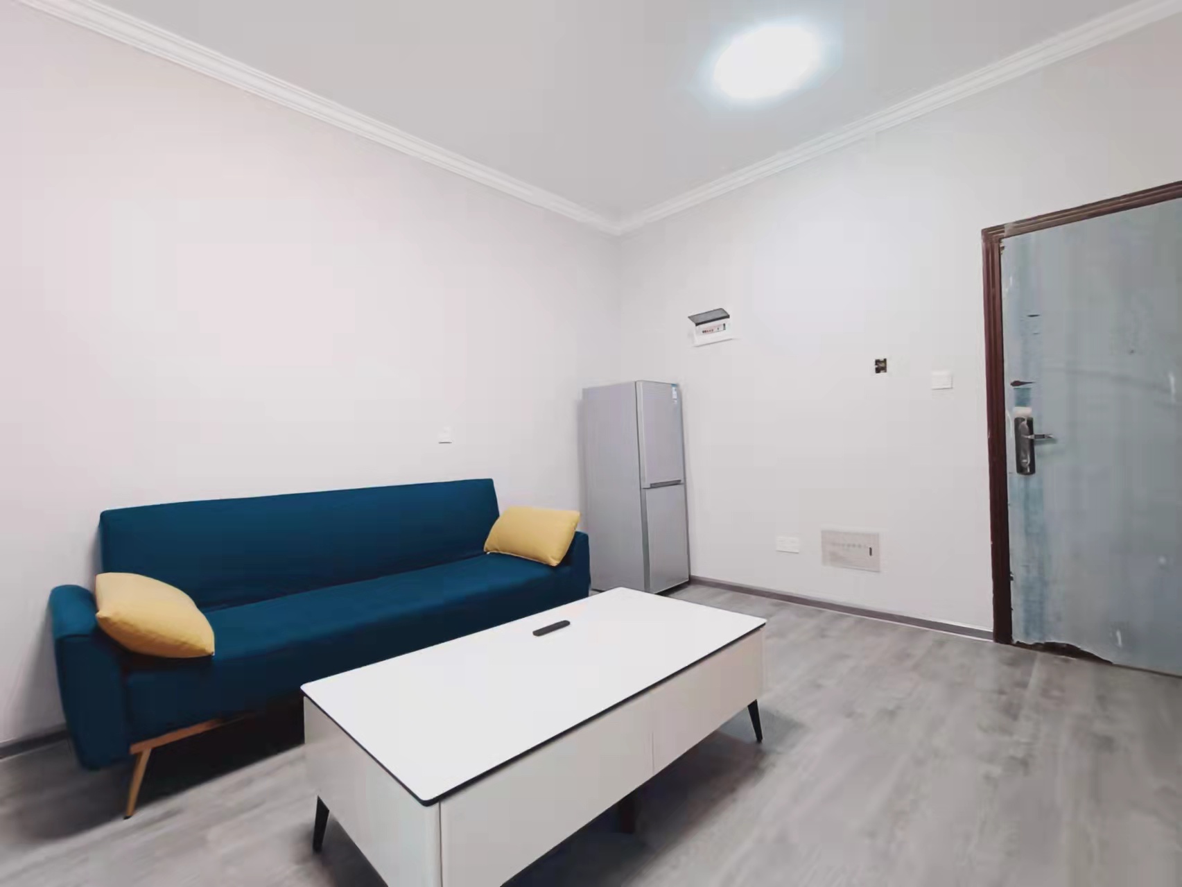 雄森国际  2室1厅1卫    1680.0元/月 雄森国际  2室1厅1卫    1680.0元/月室内图