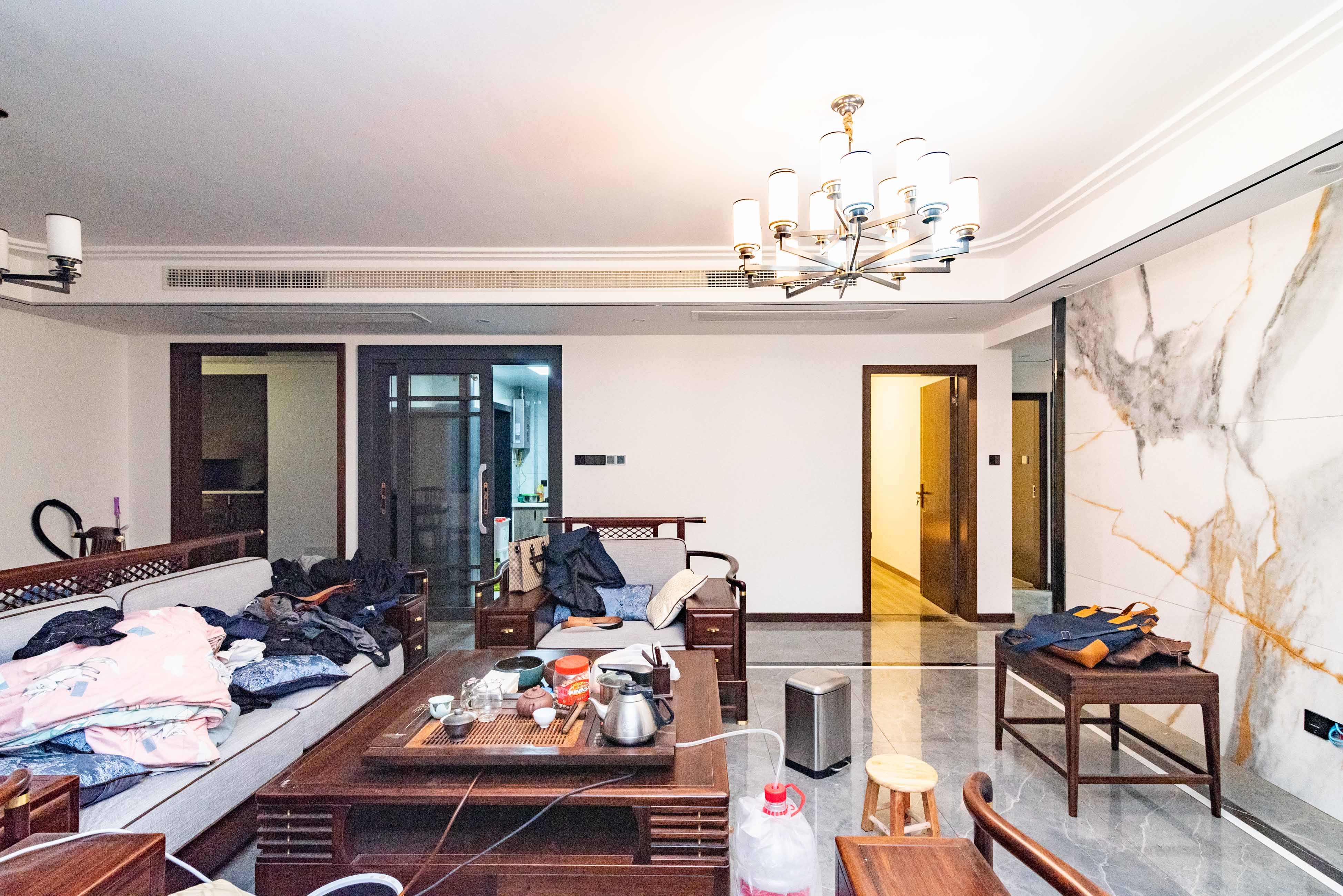 藏珑湖上国际花园  4室2厅2卫    210.0万室内图1