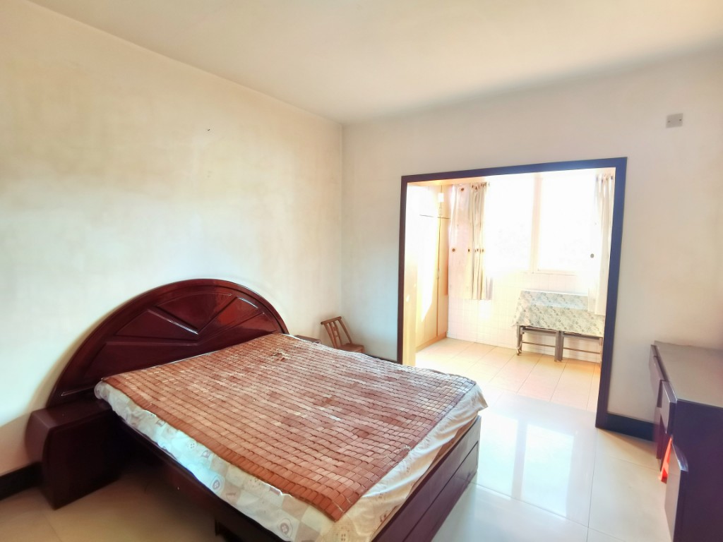 映荷园 4室2厅2卫 65.80万 映荷园 4室2厅2卫 65.80万客厅