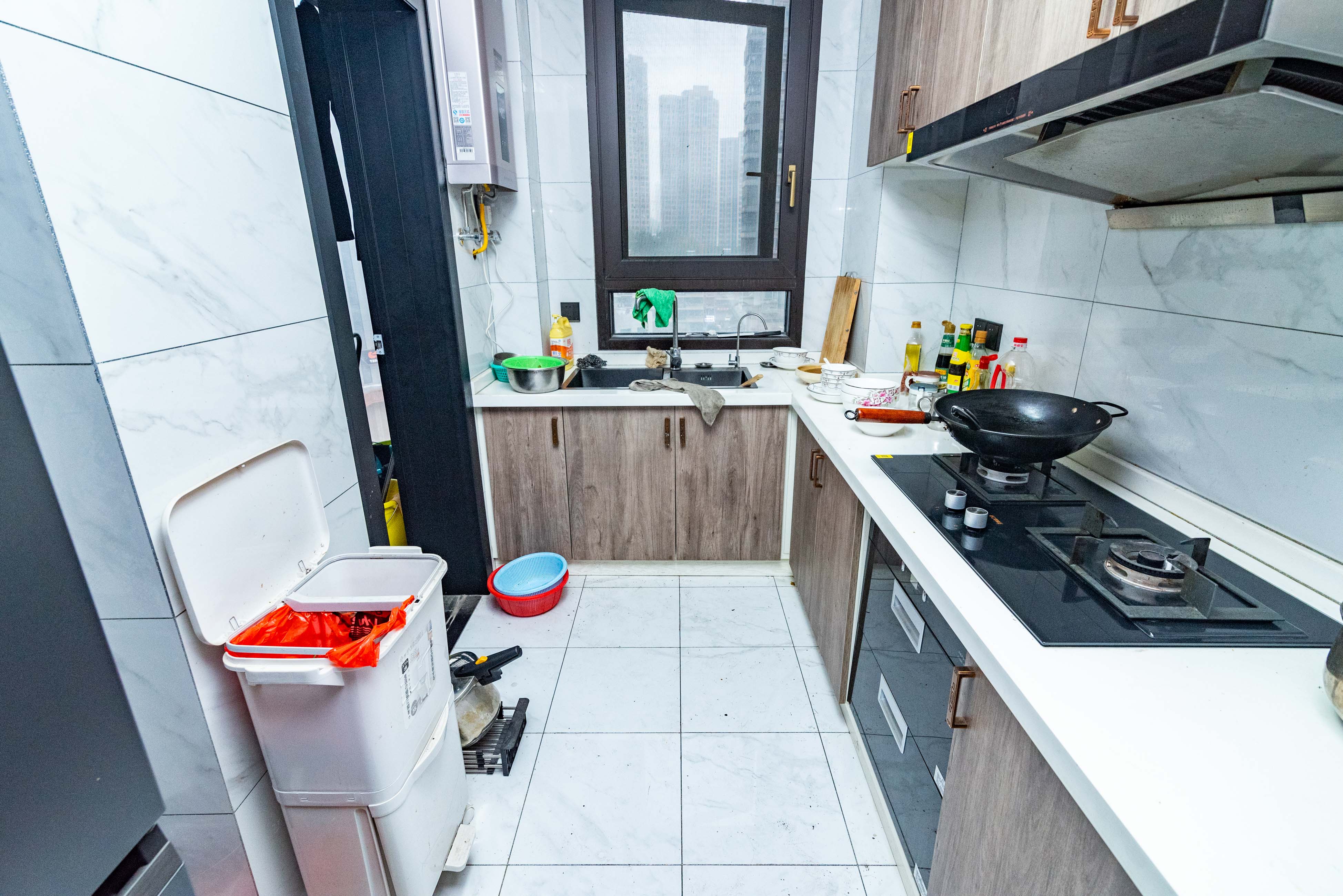 藏珑湖上国际花园  4室2厅2卫    210.0万厨房