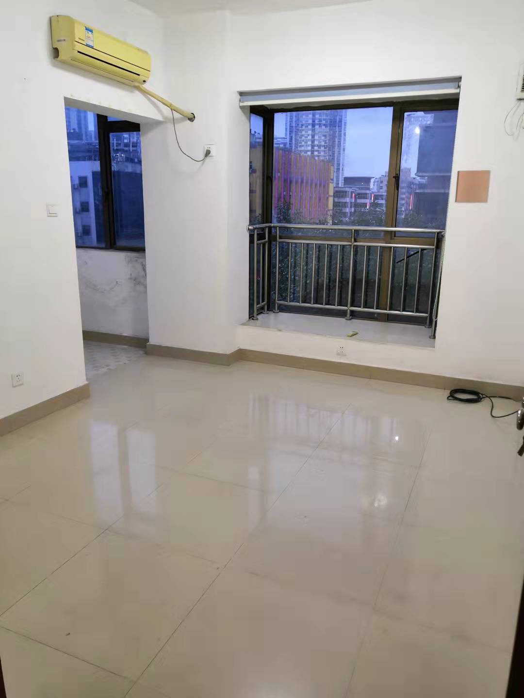 万鸿鑫城 3室2厅1卫 1900.0元/月 万鸿鑫城 3室2厅1卫 1900.0元/月室内图