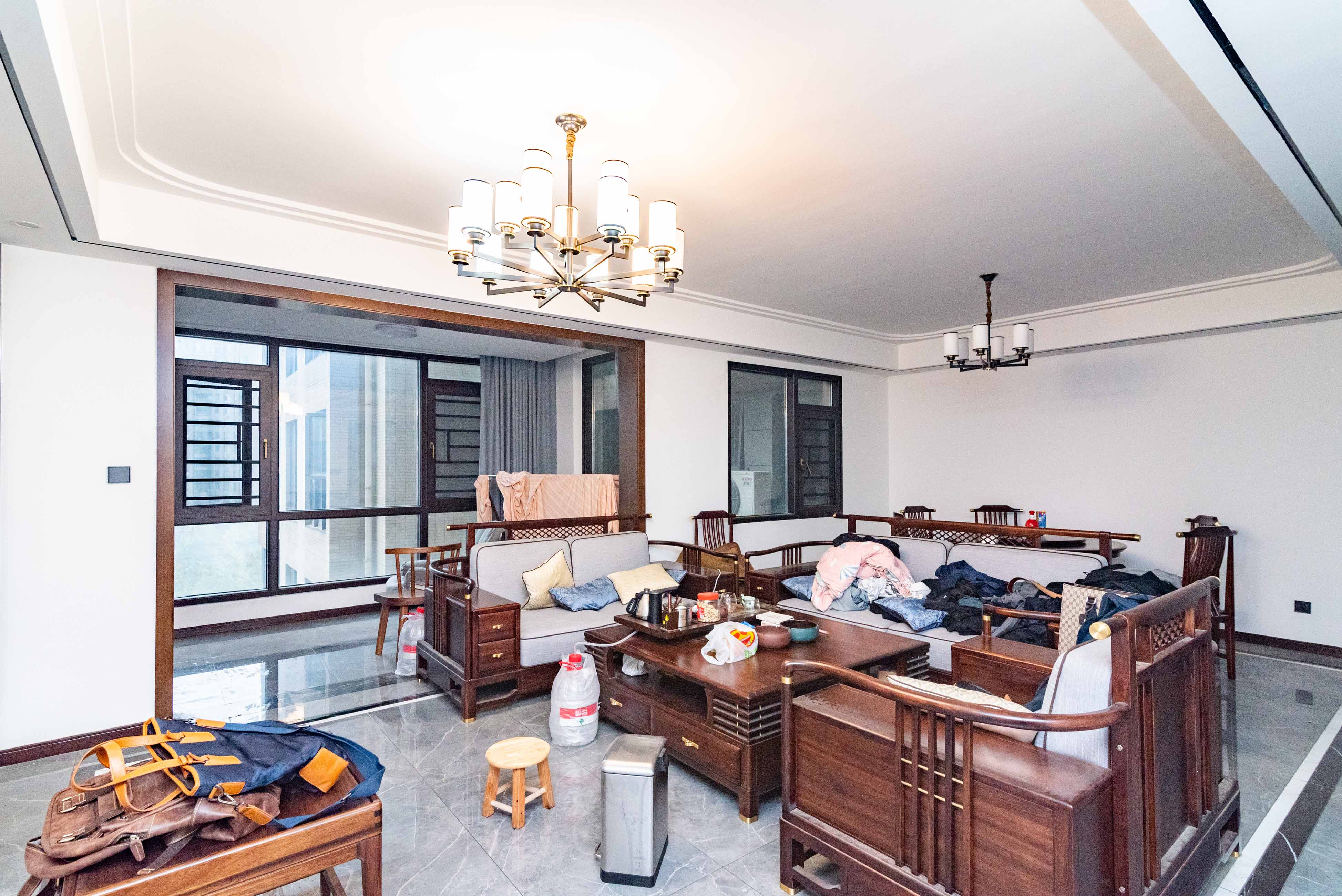 藏珑湖上国际花园  4室2厅2卫    210.0万客厅