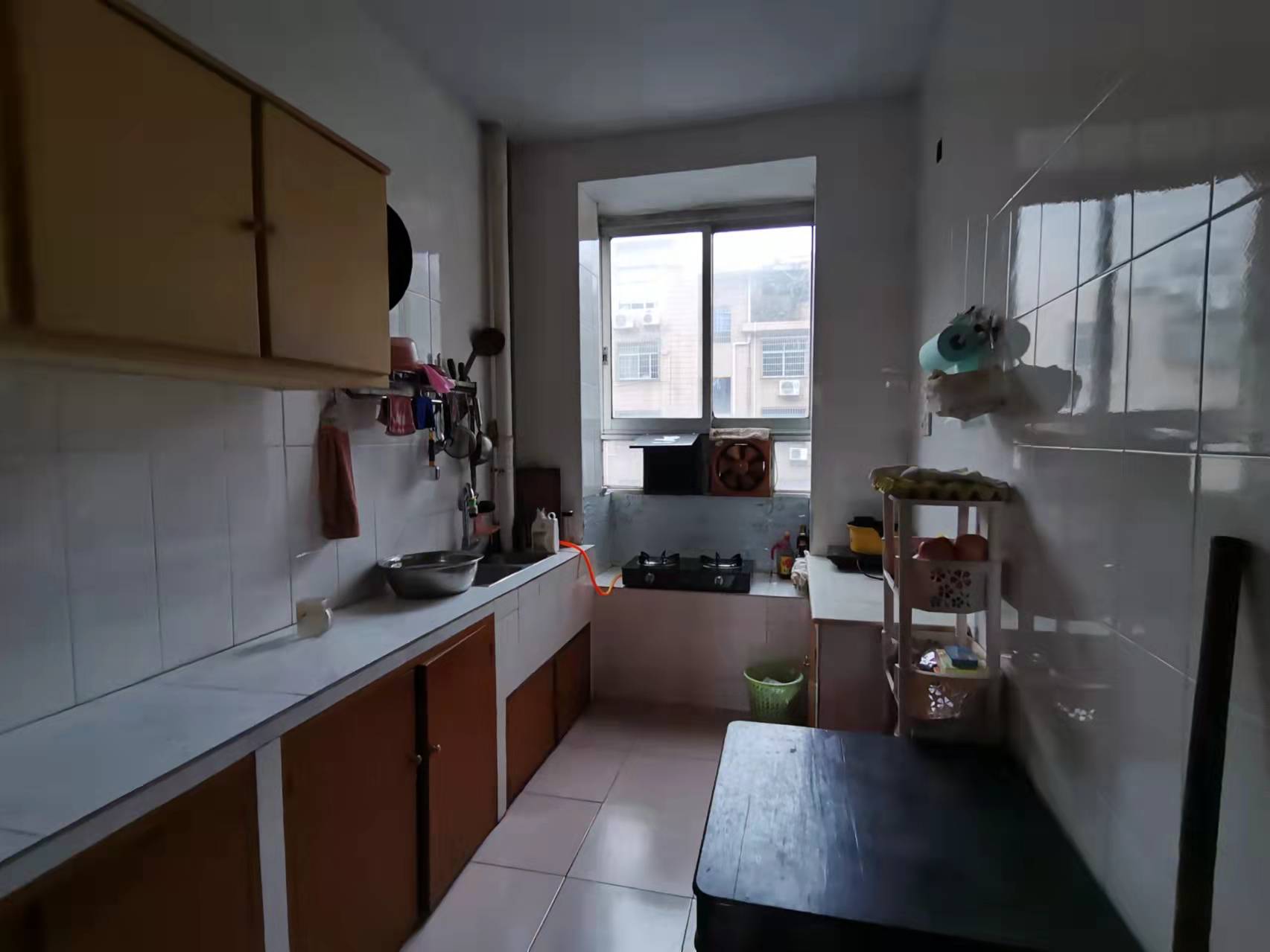 生资公司宿舍(房管局对面) 3室2厅2卫 45.8万 生资公司宿舍(房管局对面) 3室2厅2卫 45.8万厨房