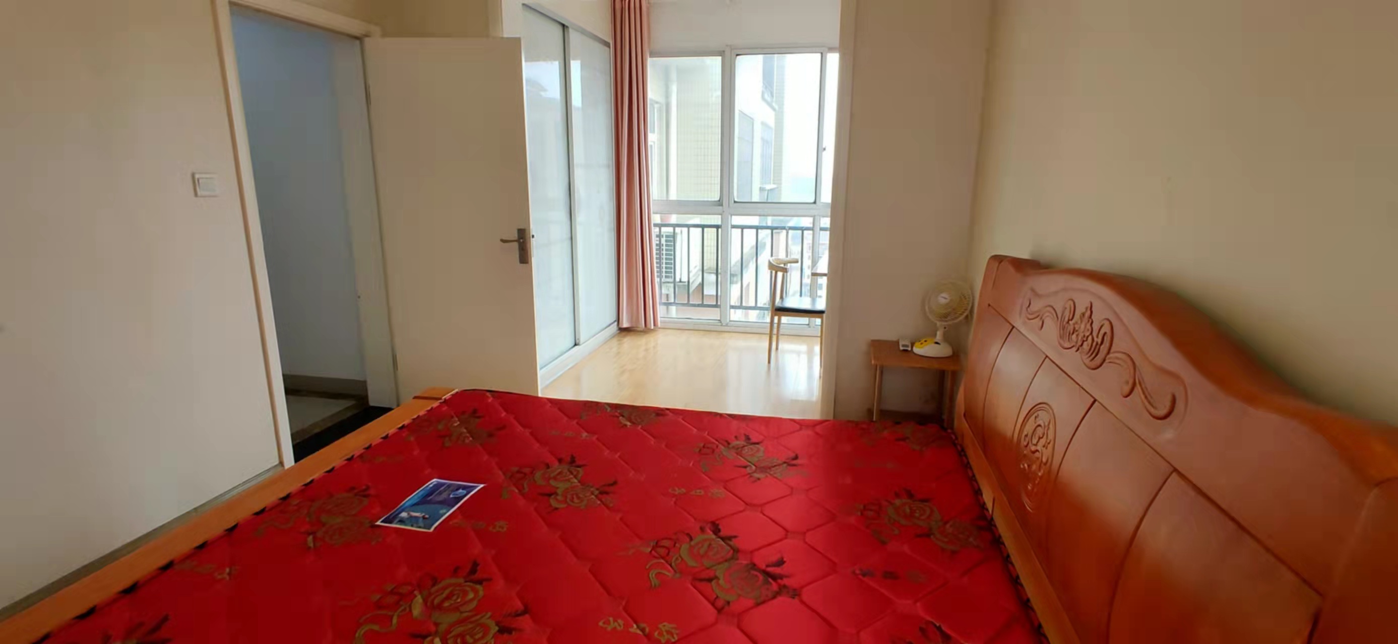 学府花园（文苑瑞景）  2室2厅1卫   68.80万卧室