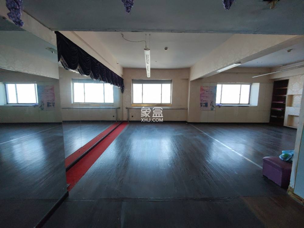 保利大厦  1室1厅0卫    2600.0元/月