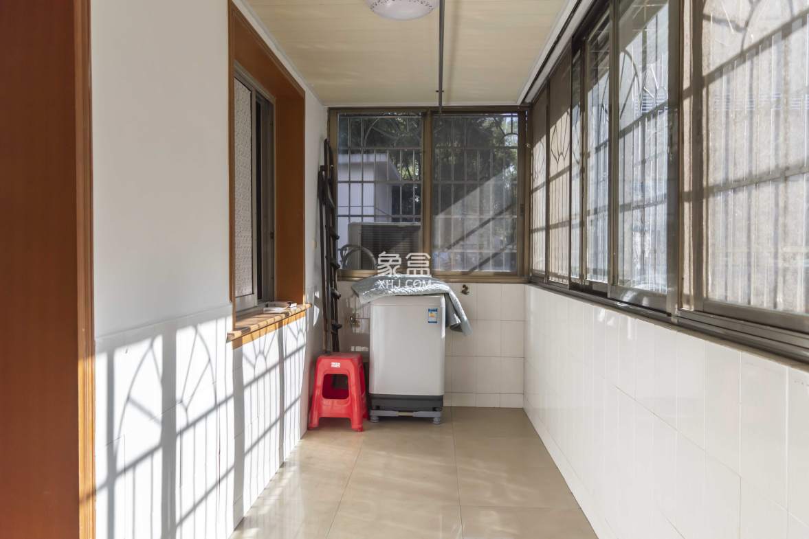 邮电新村 3室2厅2卫 61.80万 邮电新村 3室2厅2卫 61.80万客厅