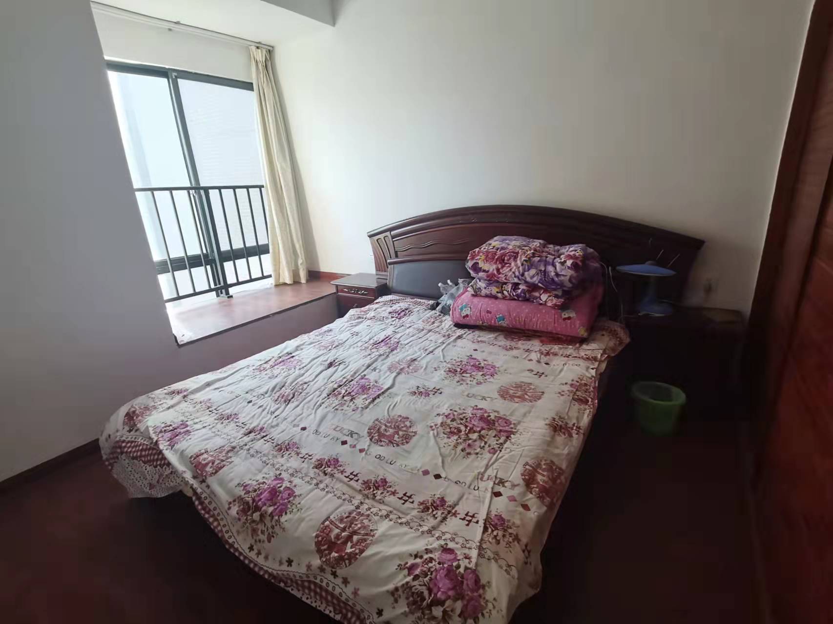 山水文园 2室2厅1卫 58.0万 山水文园 2室2厅1卫 58.0万客厅