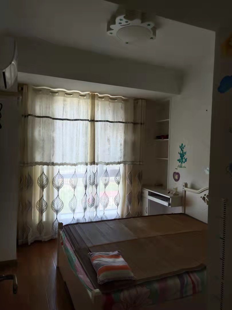 凯旋名门人民中路1006号 3室2厅2卫 95.0万 凯旋名门人民中路1006号 3室2厅2卫 95.0万客厅