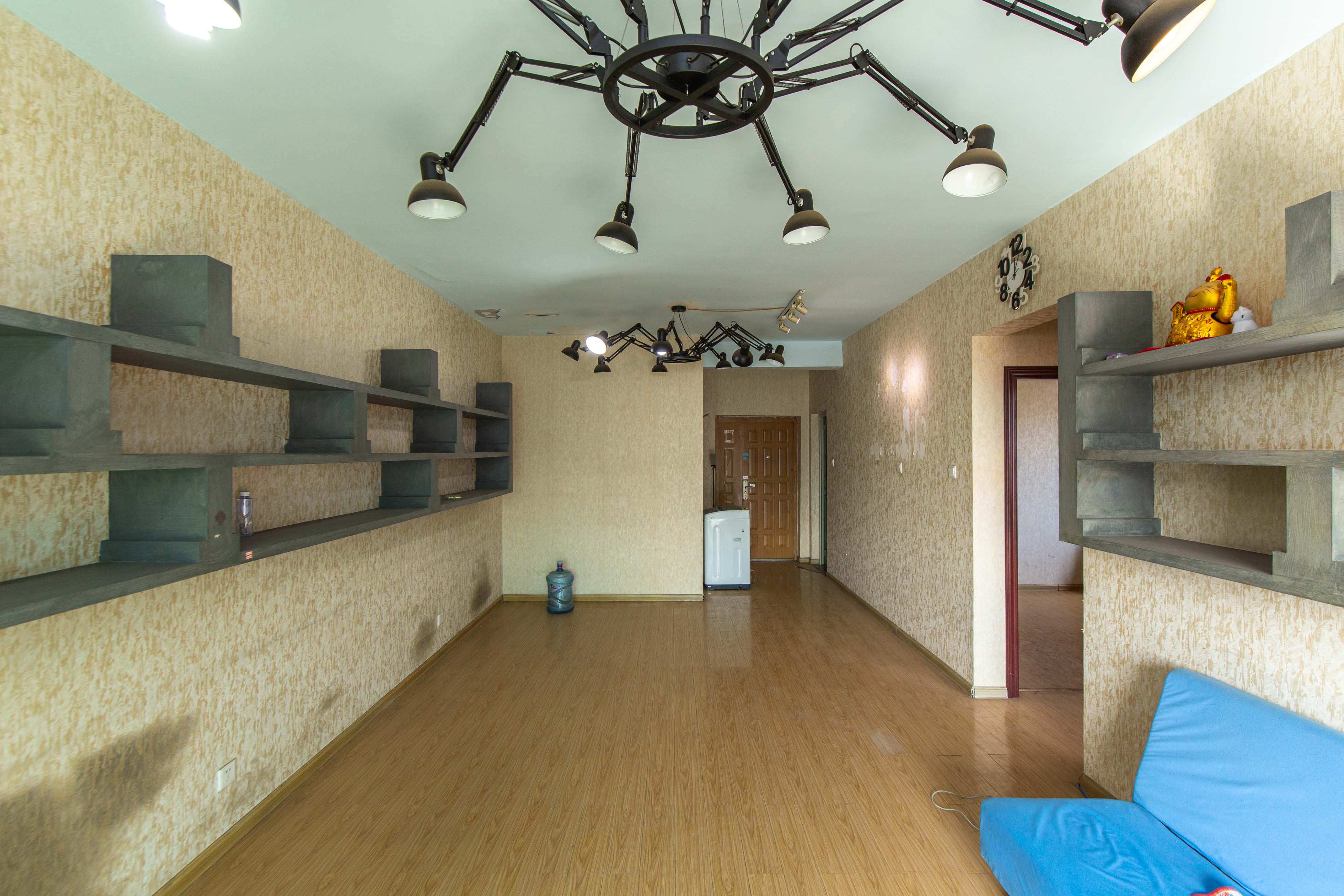 新城新世界一二三期 2室2厅1卫 97.0万 新城新世界一二三期 2室2厅1卫 97.0万客厅