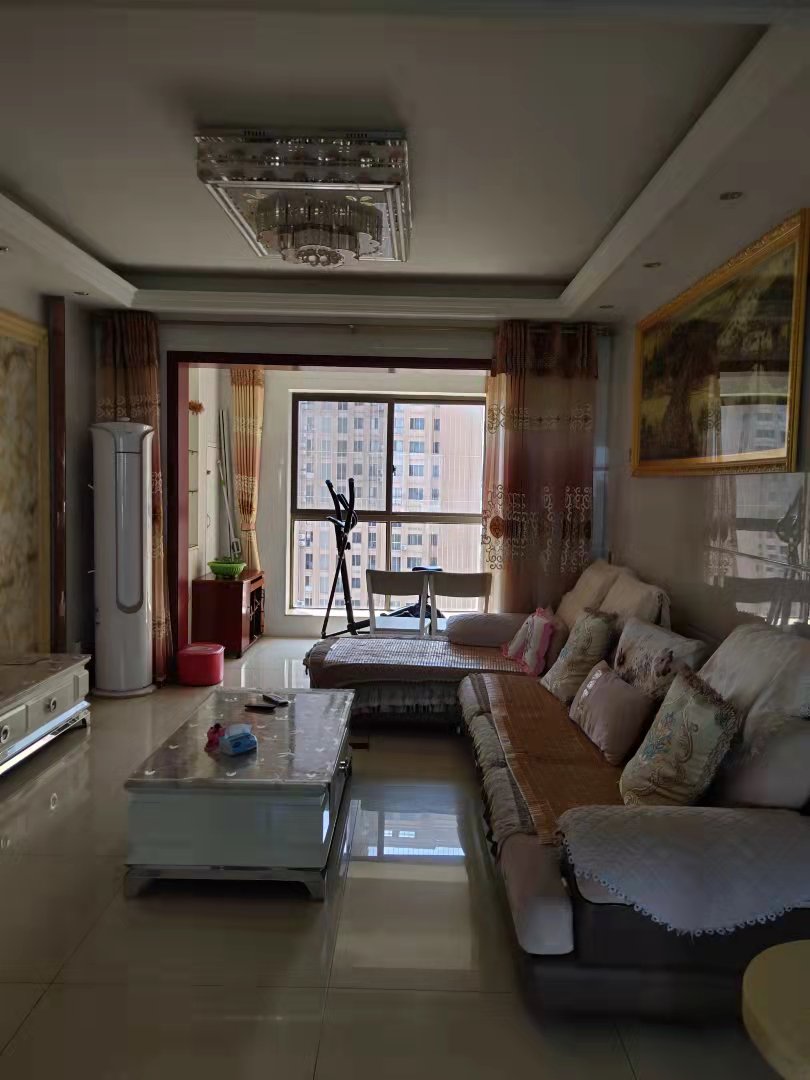 凯旋名门人民中路1006号 3室2厅2卫 95.0万 凯旋名门人民中路1006号 3室2厅2卫 95.0万客厅