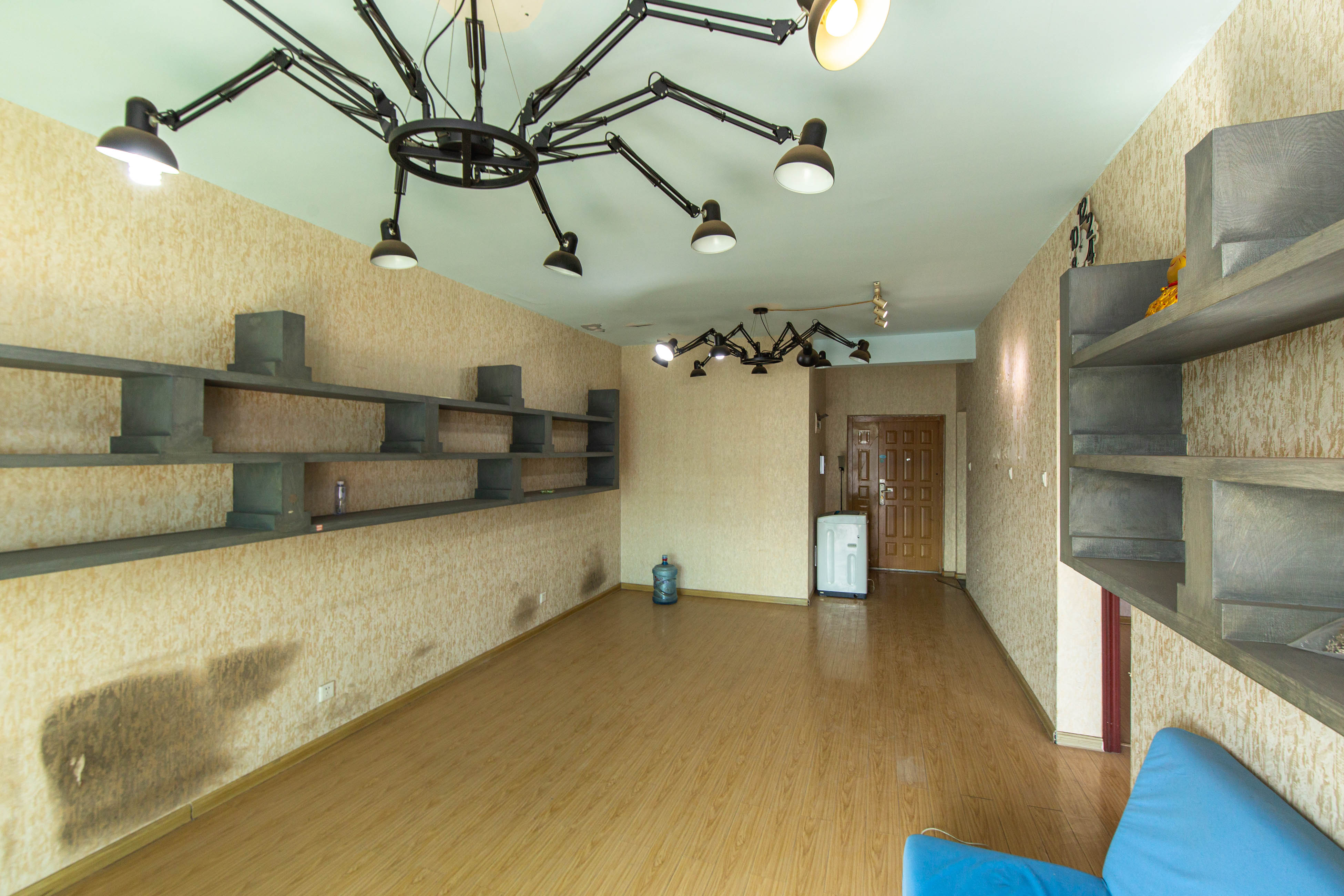 新城新世界一二三期 2室2厅1卫 97.0万 新城新世界一二三期 2室2厅1卫 97.0万客厅