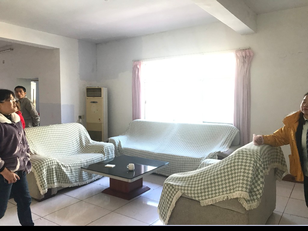 雷锋山小区  3室2厅1卫    1100.0元/月 雷锋山小区  3室2厅1卫    1100.0元/月室内图