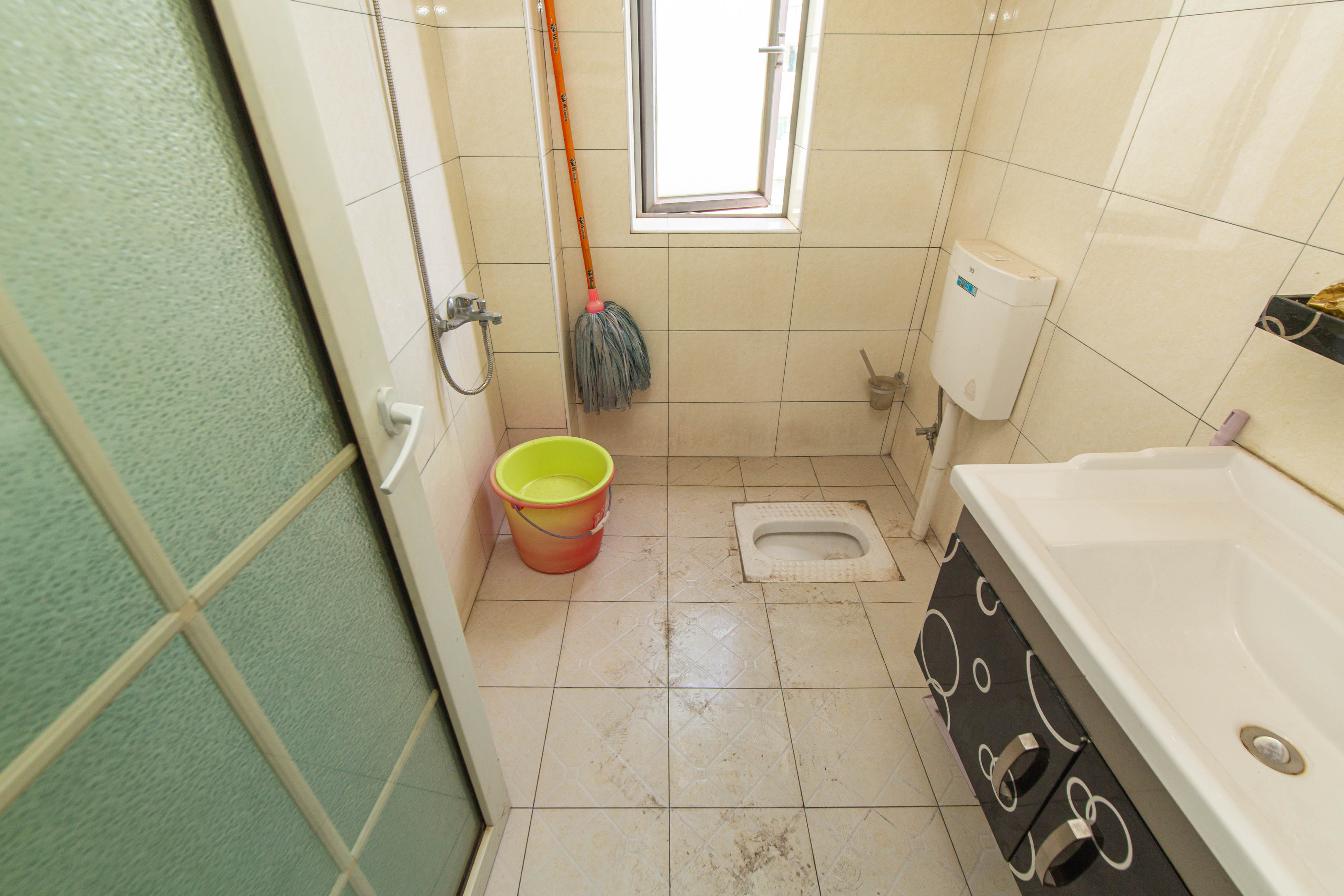 新城新世界一二三期 2室2厅1卫 97.0万 新城新世界一二三期 2室2厅1卫 97.0万卫生间