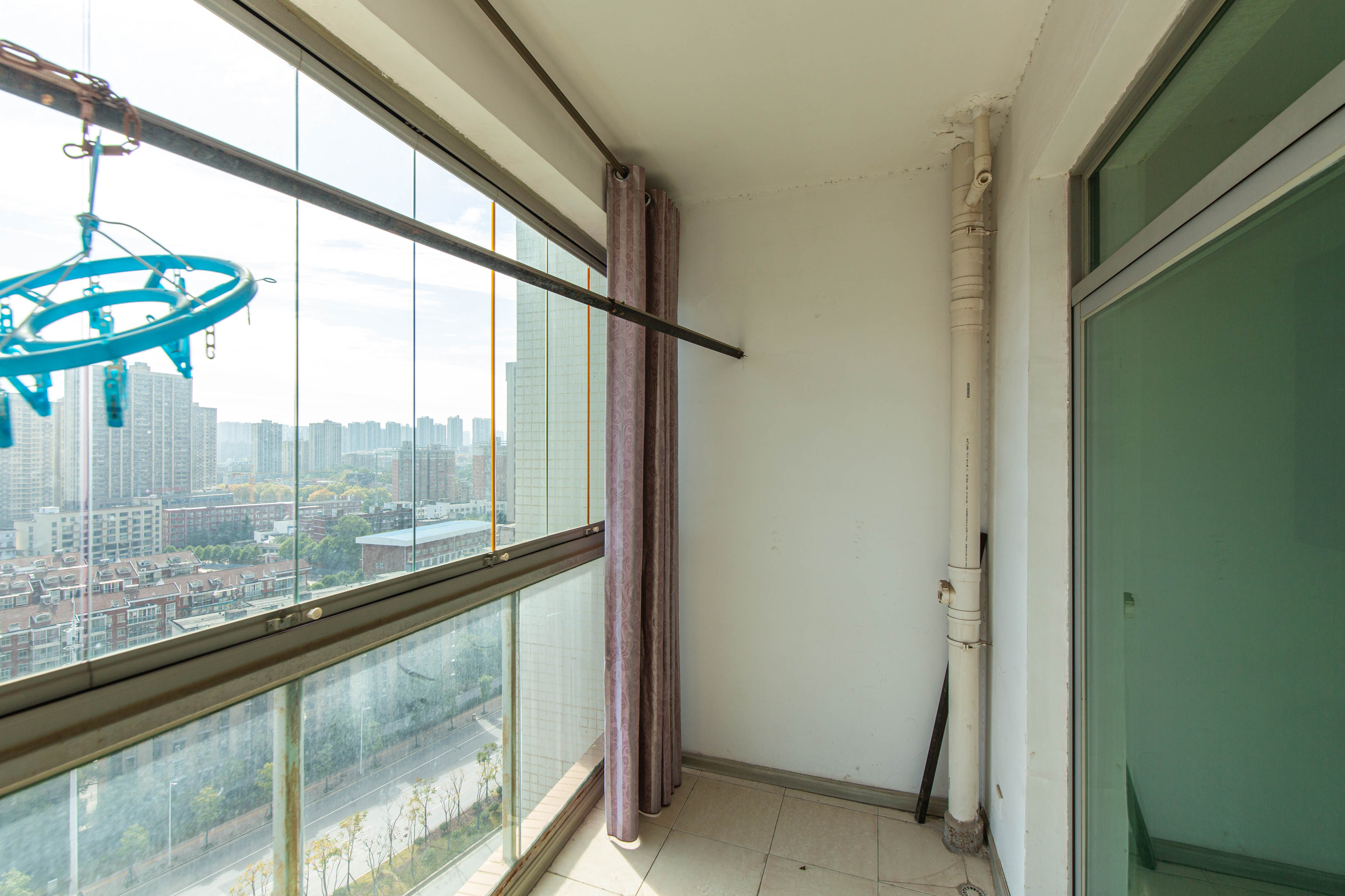 新城新世界一二三期 2室2厅1卫 97.0万 新城新世界一二三期 2室2厅1卫 97.0万阳台