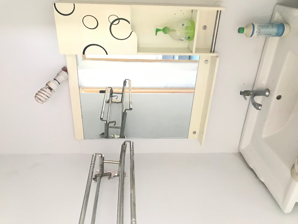 雷锋山小区  3室2厅1卫    1100.0元/月 雷锋山小区  3室2厅1卫    1100.0元/月室内图