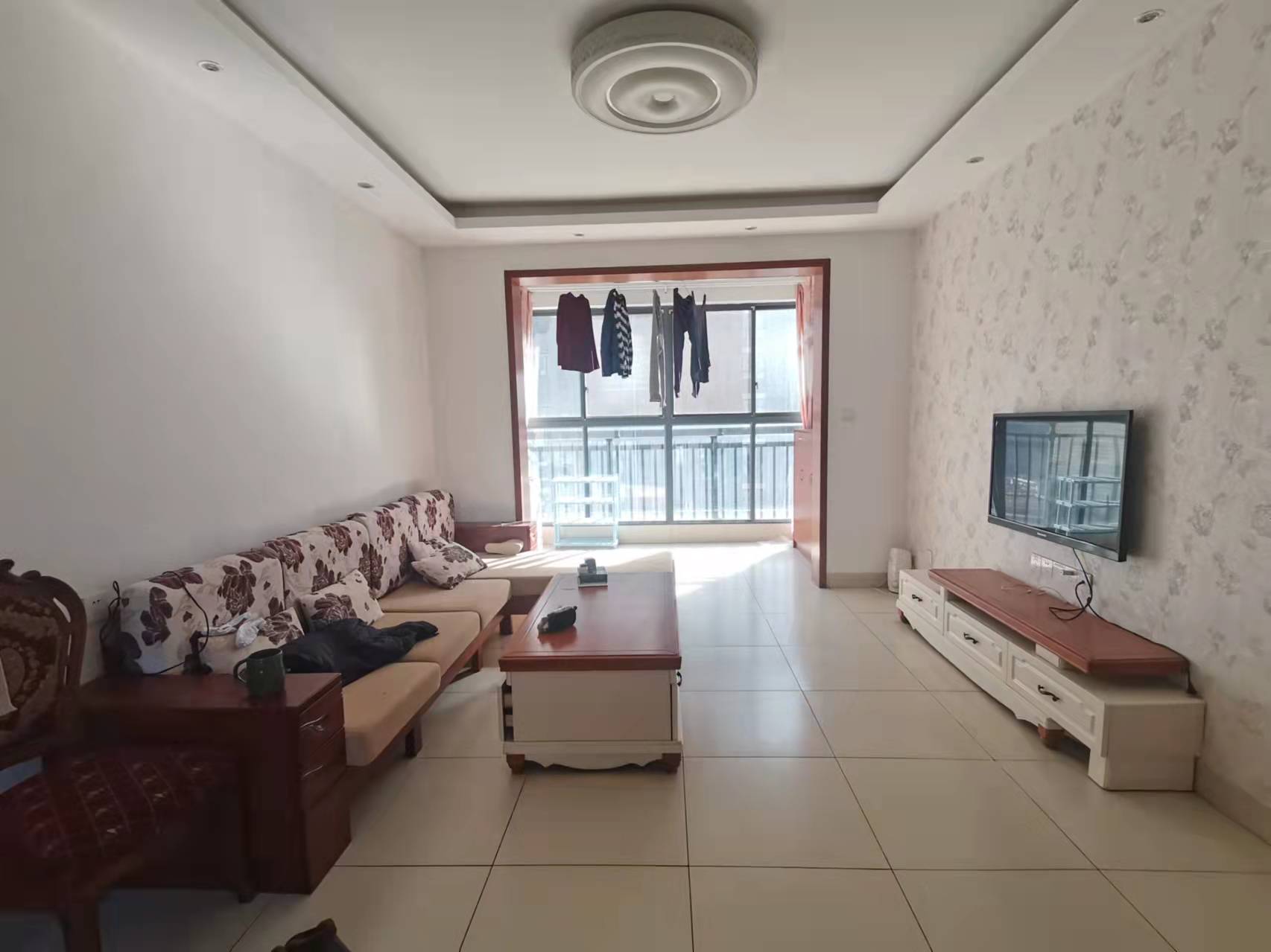 山水文园 2室2厅1卫 58.0万 山水文园 2室2厅1卫 58.0万客厅