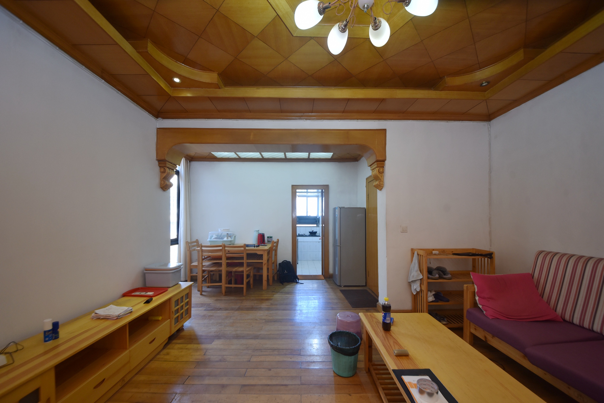 红旗社区  3室2厅1卫   72.00万客厅