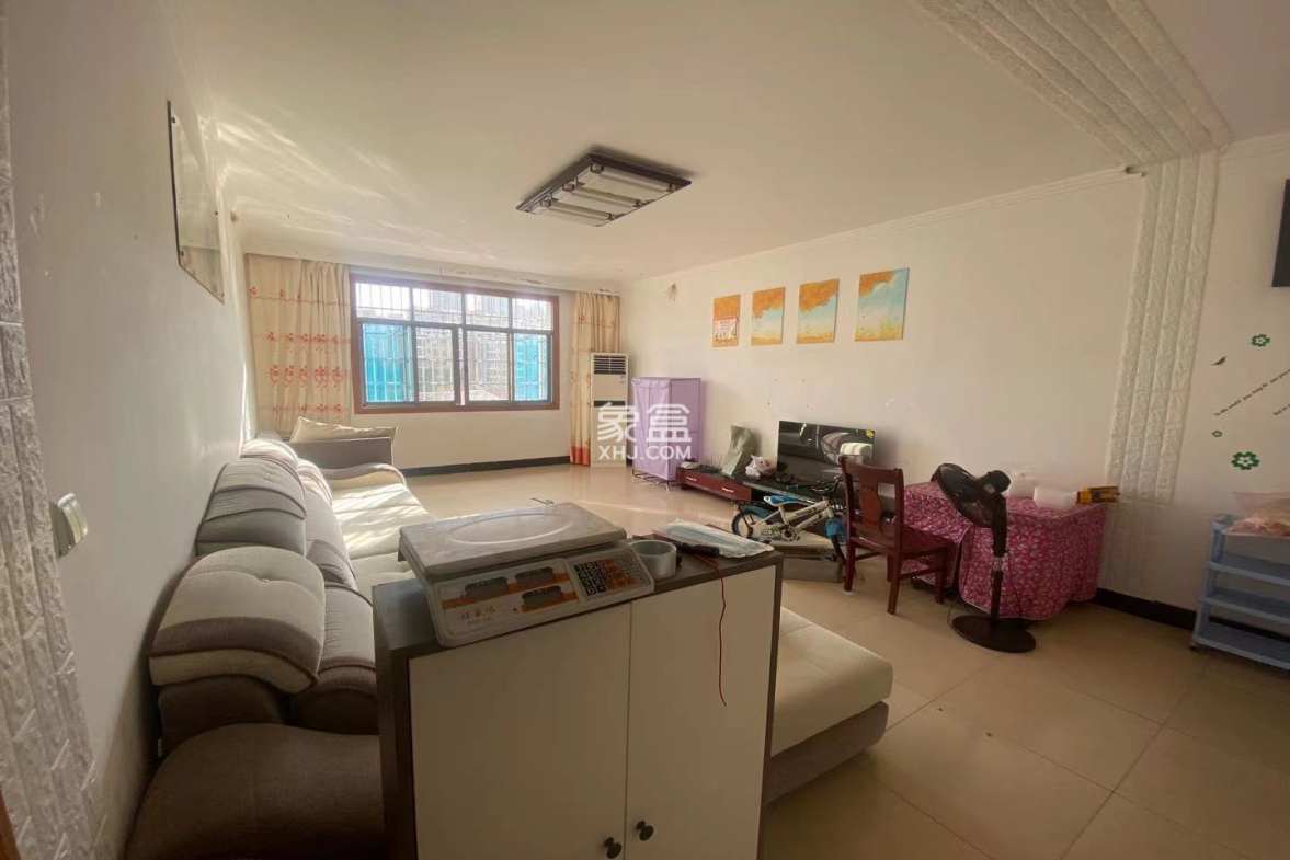 秀龙小区 3室1厅2卫 42.8万 秀龙小区 3室1厅2卫 42.8万卧室