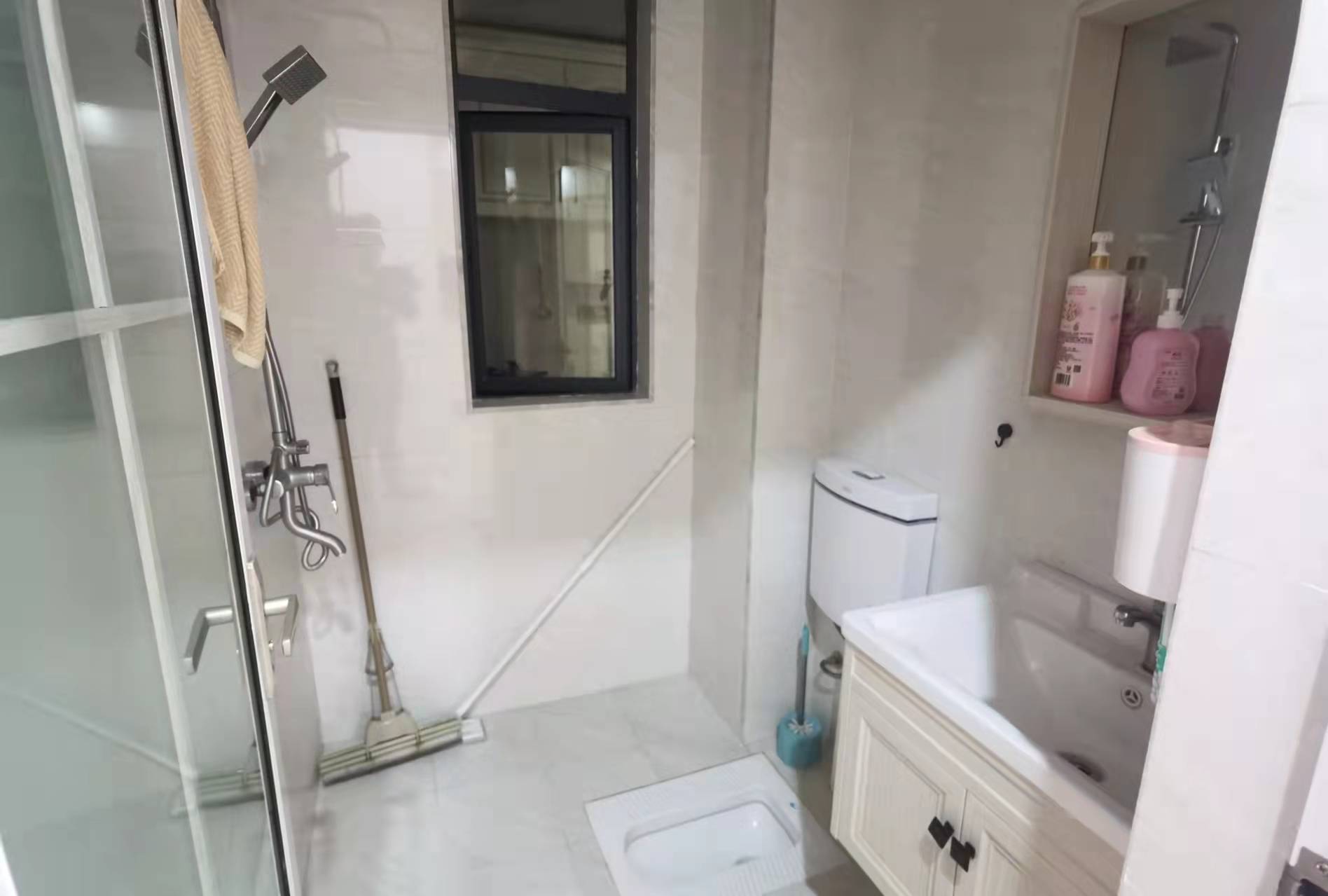 大桃路鑫桃苑安置小区 2室2厅1卫 2100.0元/月 大桃路鑫桃苑安置小区 2室2厅1卫 2100.0元/月室内图