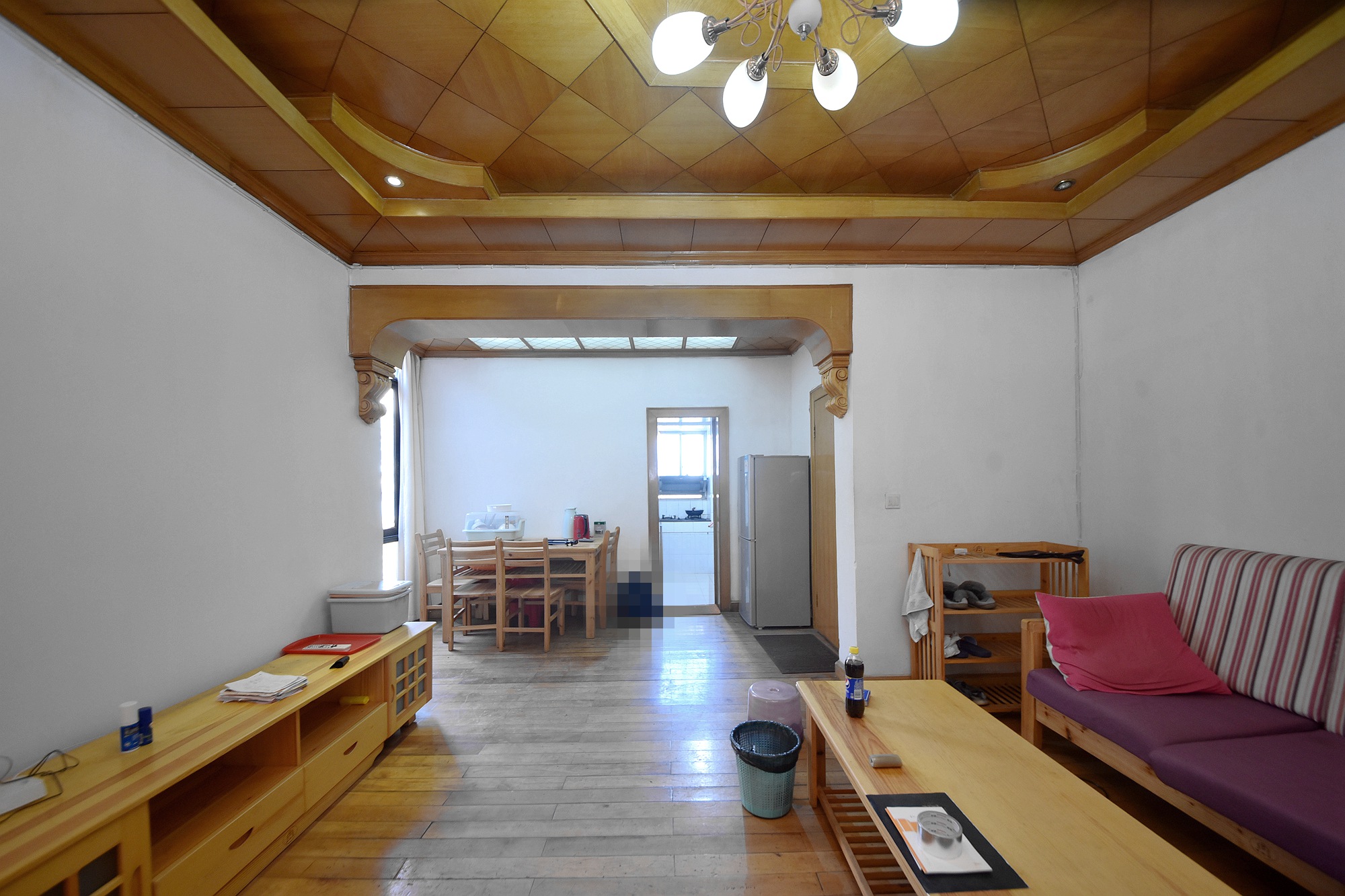 红旗社区  3室2厅1卫   72.00万客厅