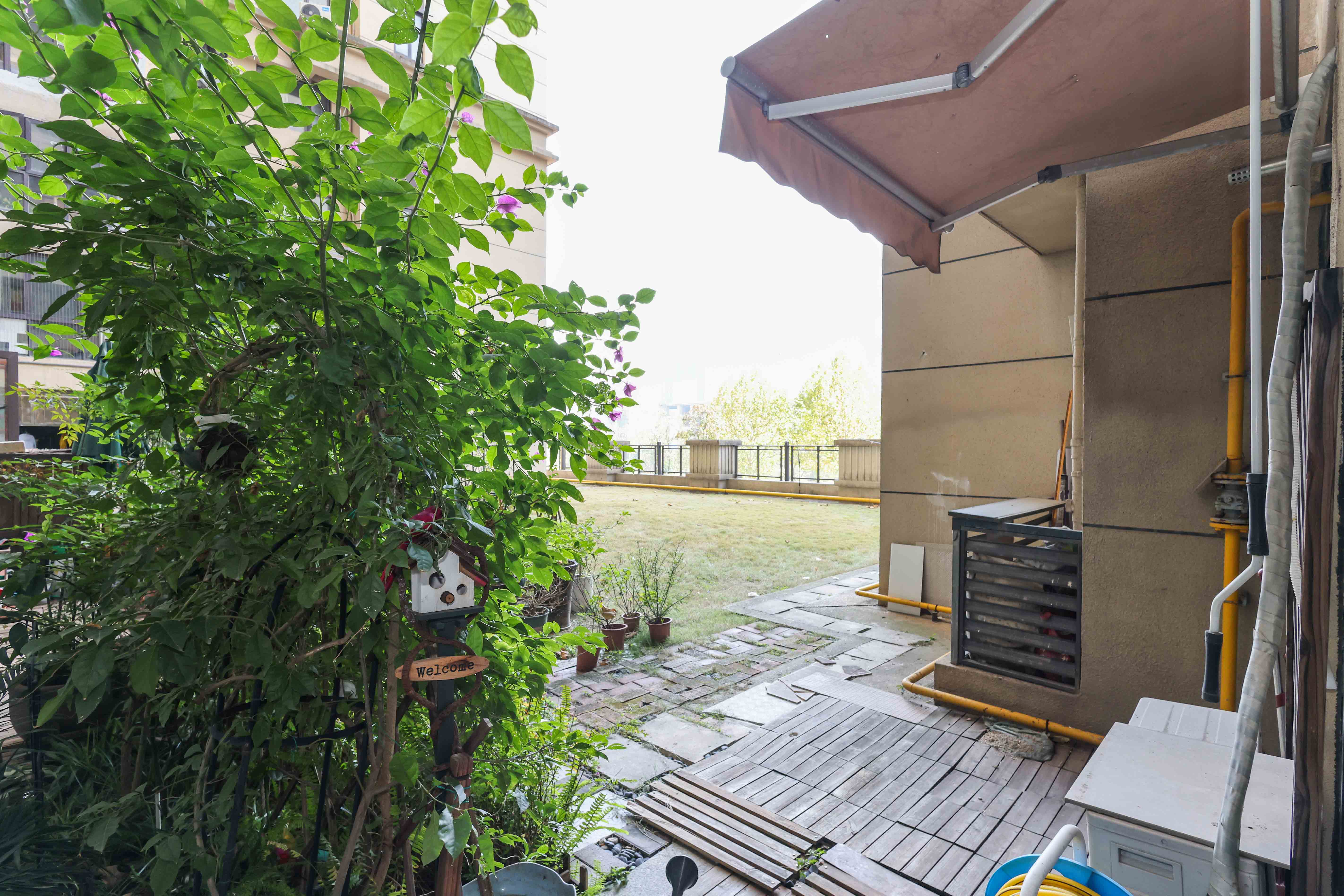 和泓梅溪四季  4室2厅2卫   328.00万阳台