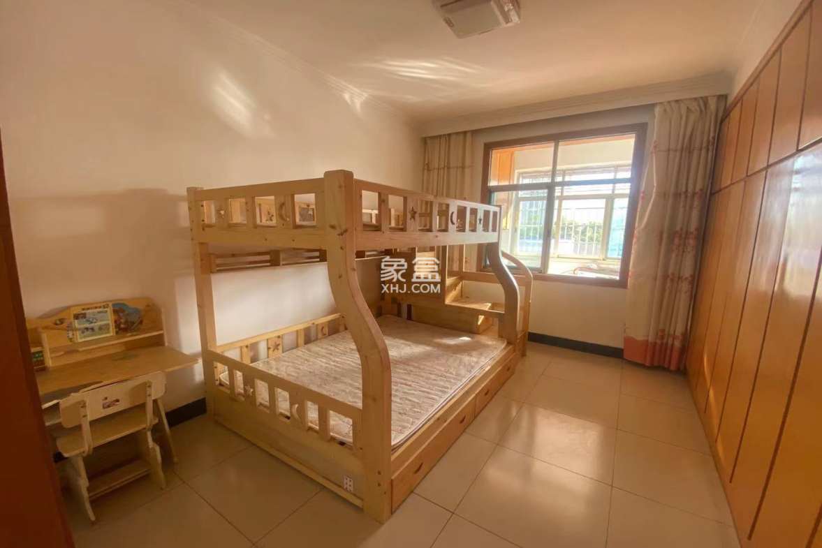 秀龙小区 3室1厅2卫 42.8万 秀龙小区 3室1厅2卫 42.8万卫生间