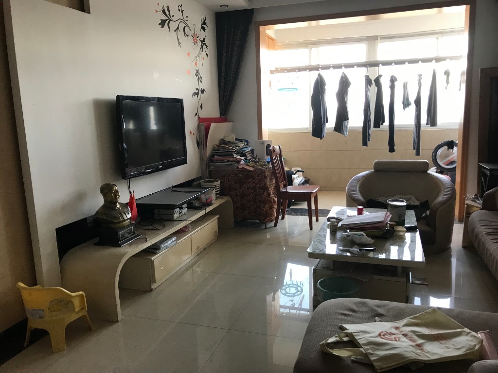 万城国际  2室1厅2卫   50.00万客厅