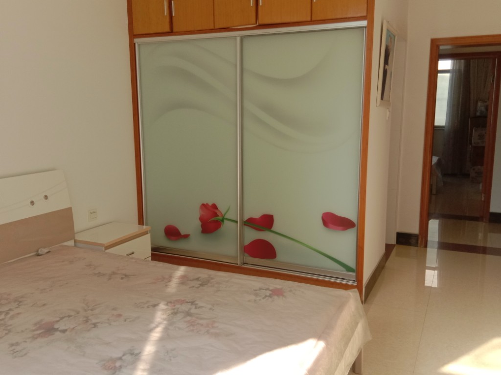 碧水馨城  3室2厅2卫   68.00万卧室