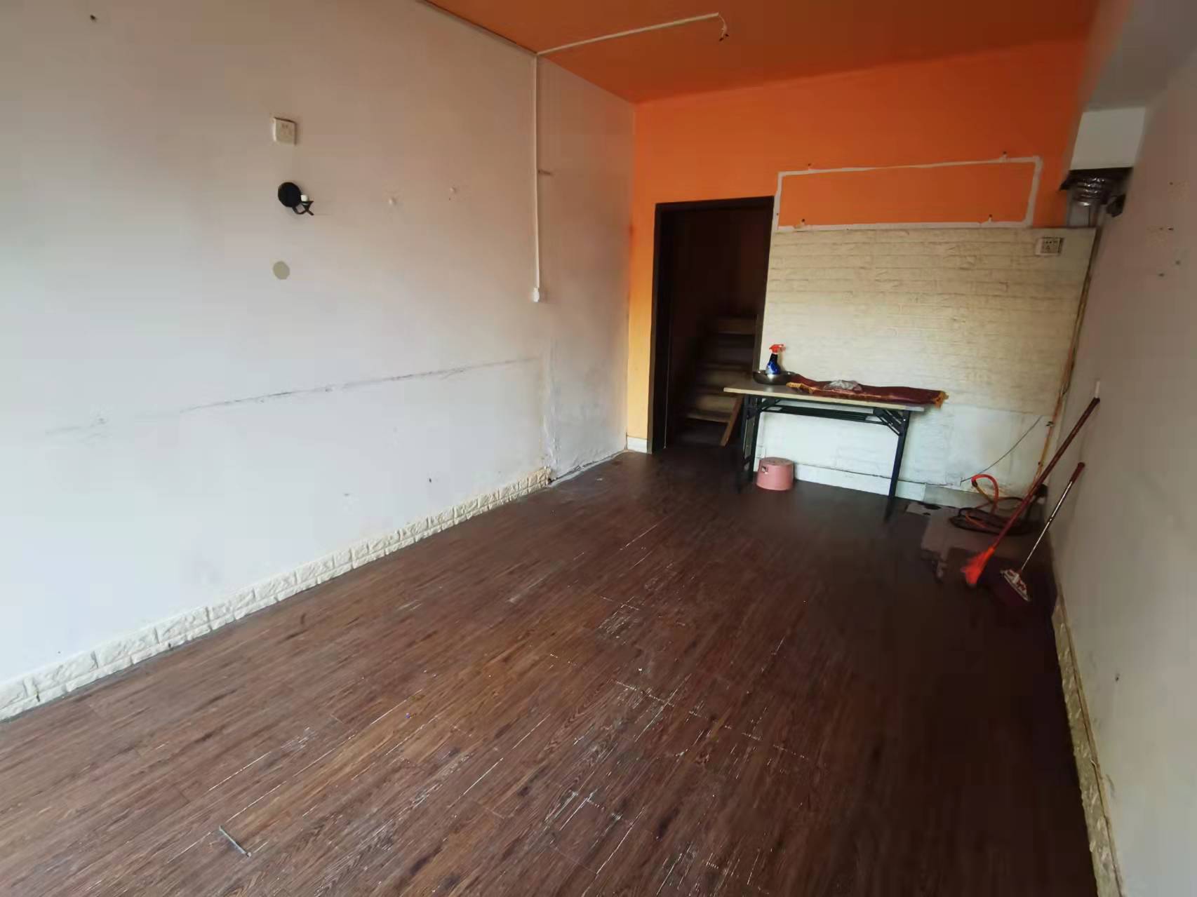 大桃路鑫桃苑安置小区 3室2厅2卫 4200.0元/月 大桃路鑫桃苑安置小区 3室2厅2卫 4200.0元/月室内图