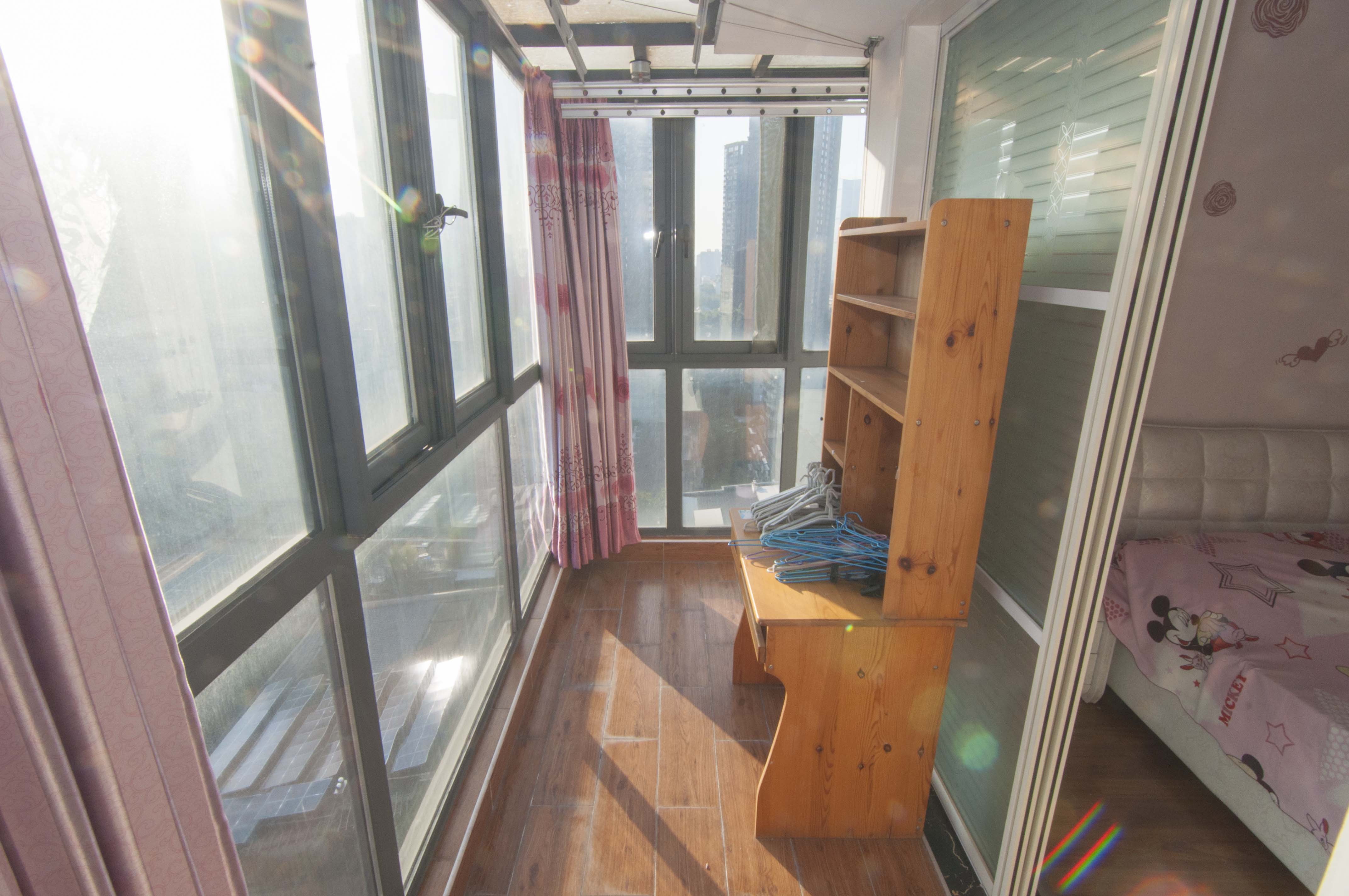 建发汇金国际  3室2厅1卫   194.50万阳台