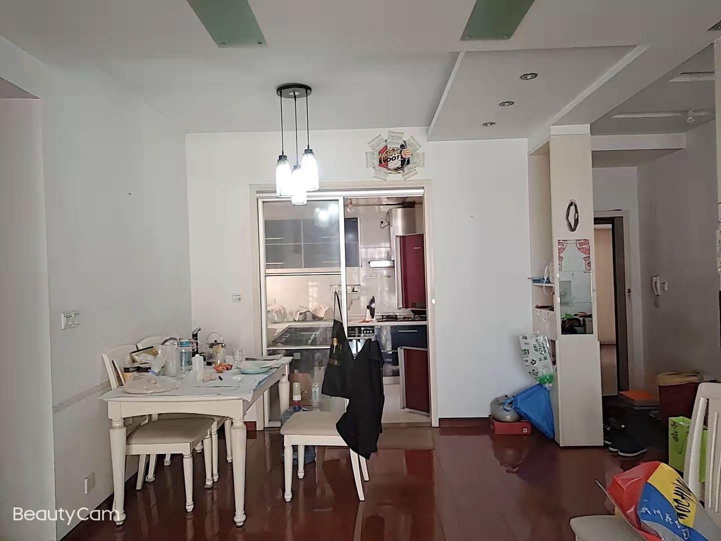 中欧阳光城  4室2厅2卫    69.8万客厅