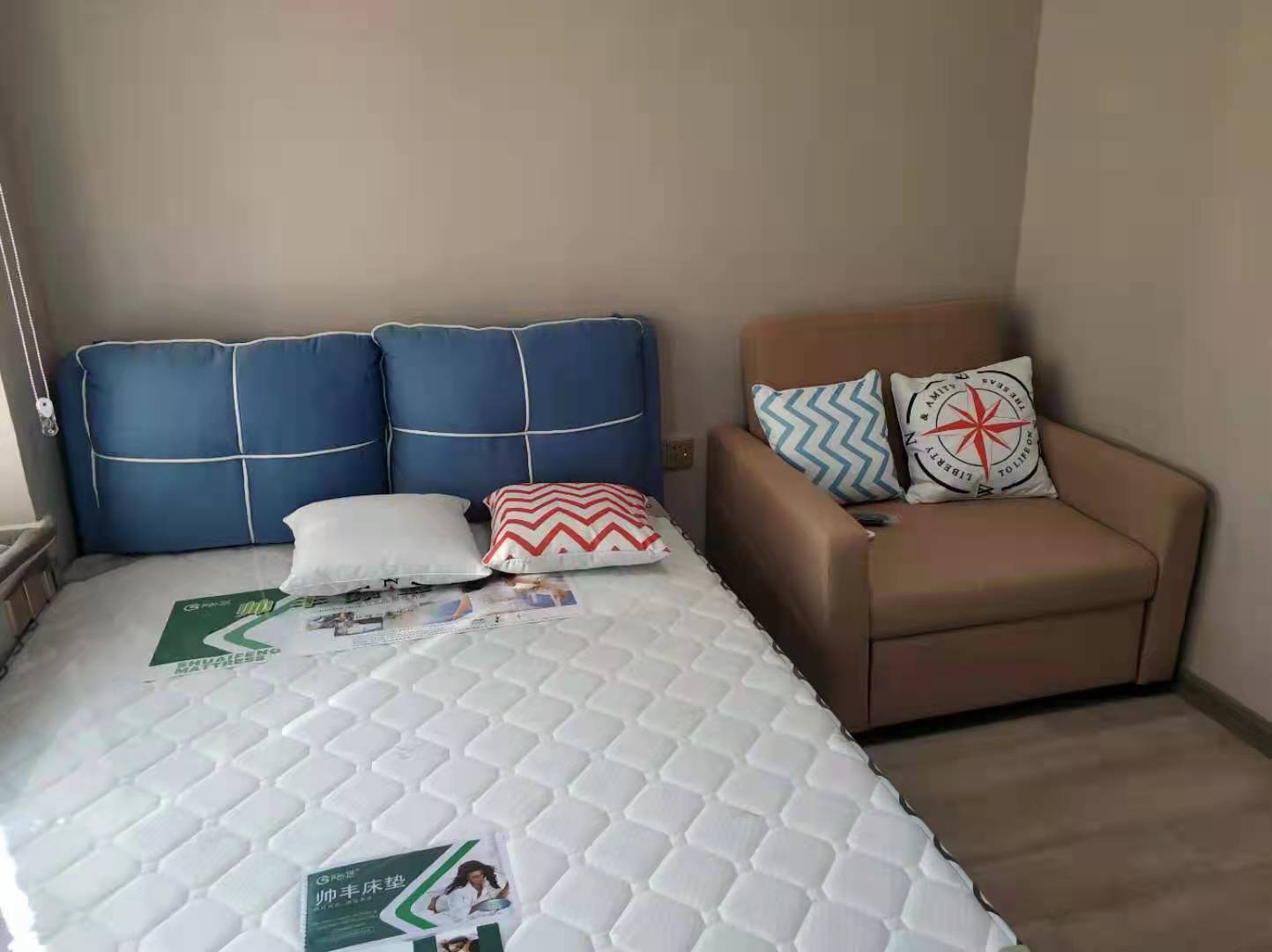 南湖誉峰 1室1厅1卫 1500.0元/月 南湖誉峰 1室1厅1卫 1500.0元/月室内图