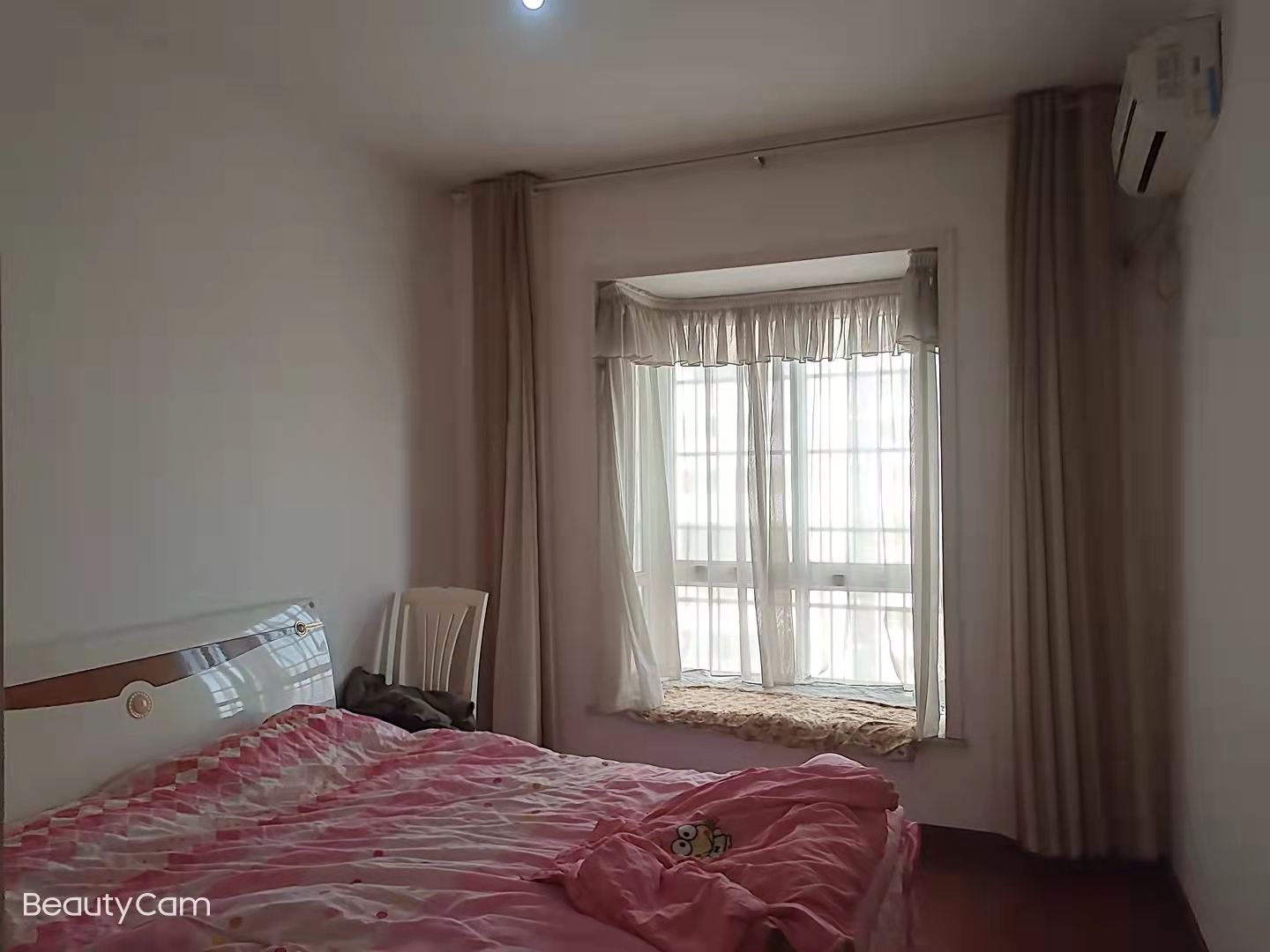 中欧阳光城  4室2厅2卫    69.8万客厅