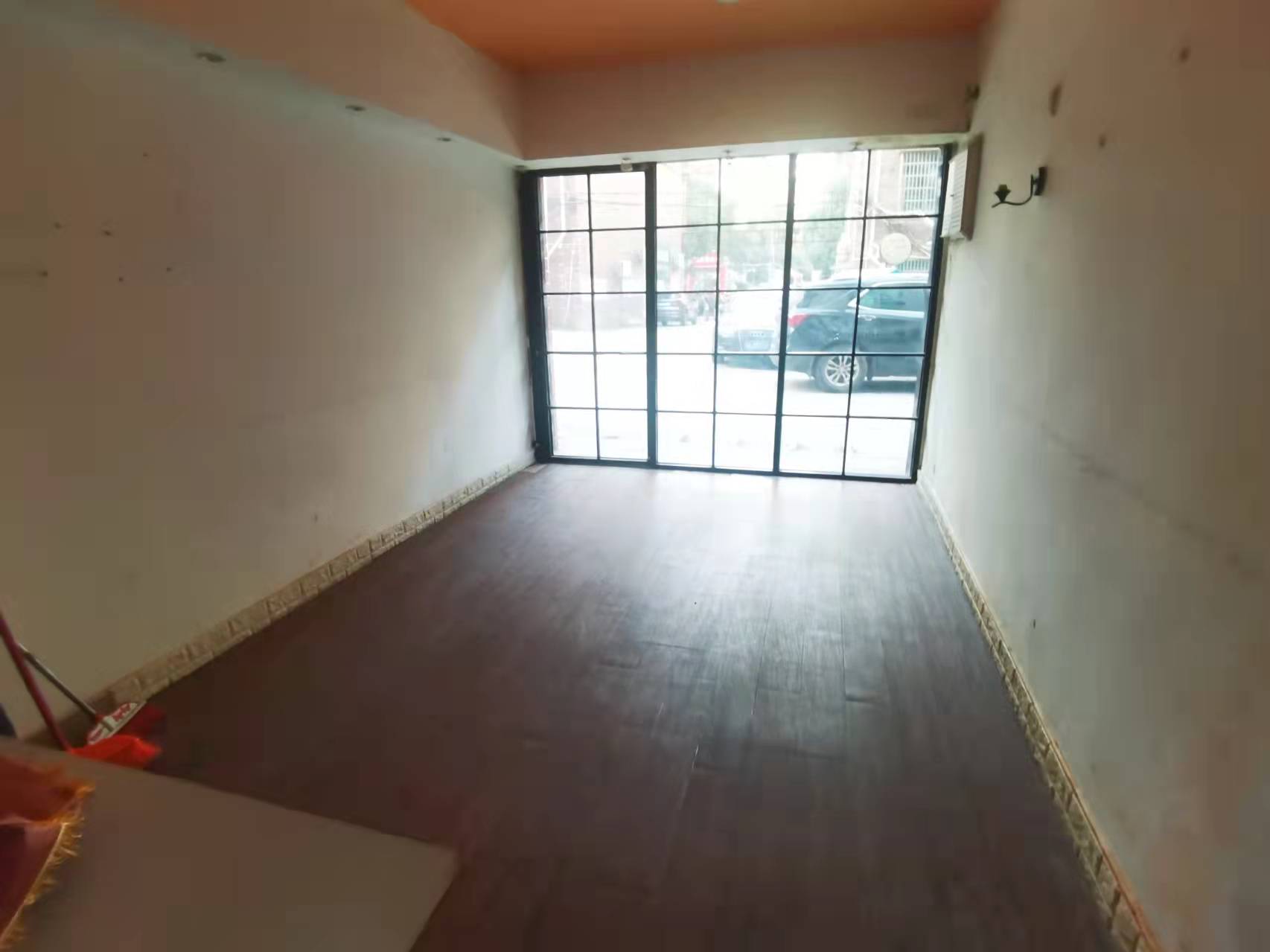 大桃路鑫桃苑安置小区 3室2厅2卫 4200.0元/月 大桃路鑫桃苑安置小区 3室2厅2卫 4200.0元/月室内图