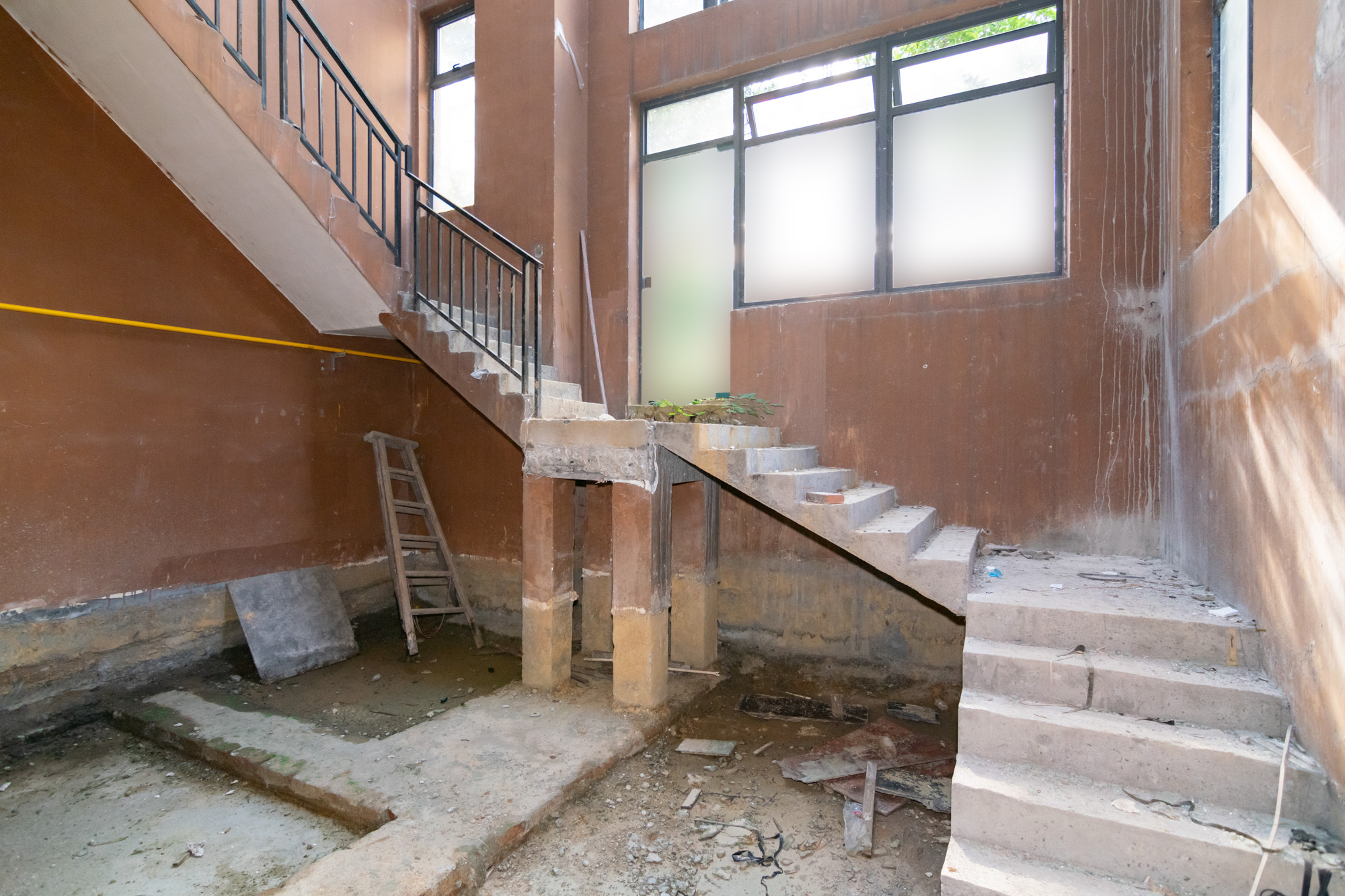 勤诚达新界  5室3厅2卫   180.00万其他