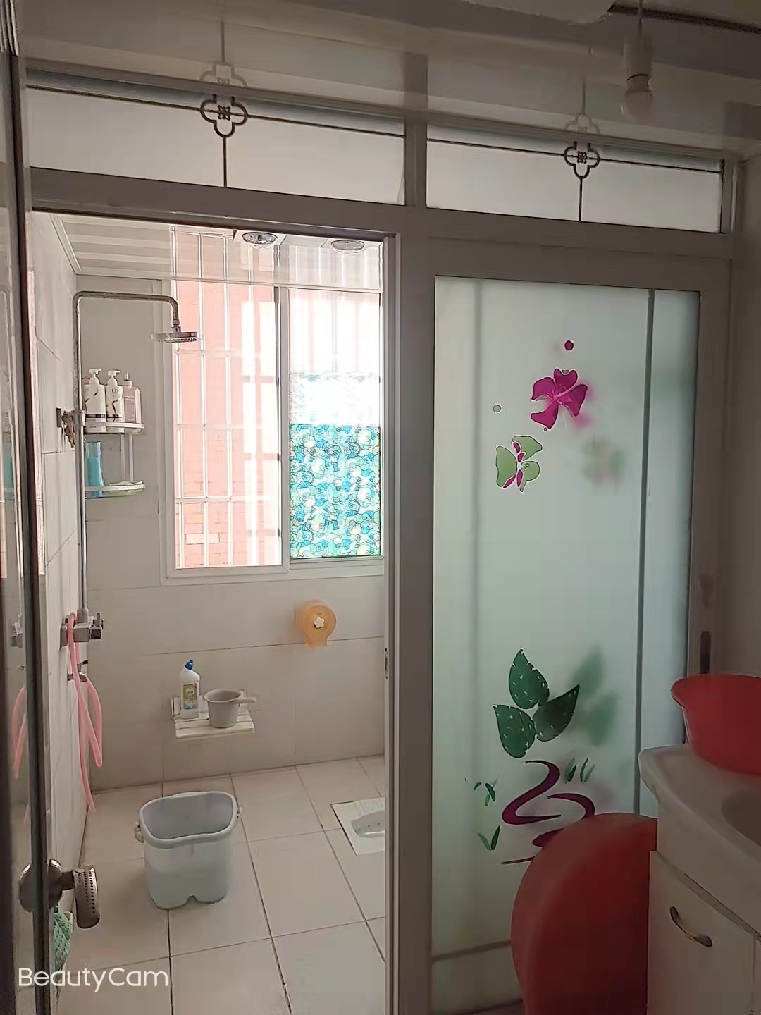 中欧阳光城  4室2厅2卫    69.8万卫生间