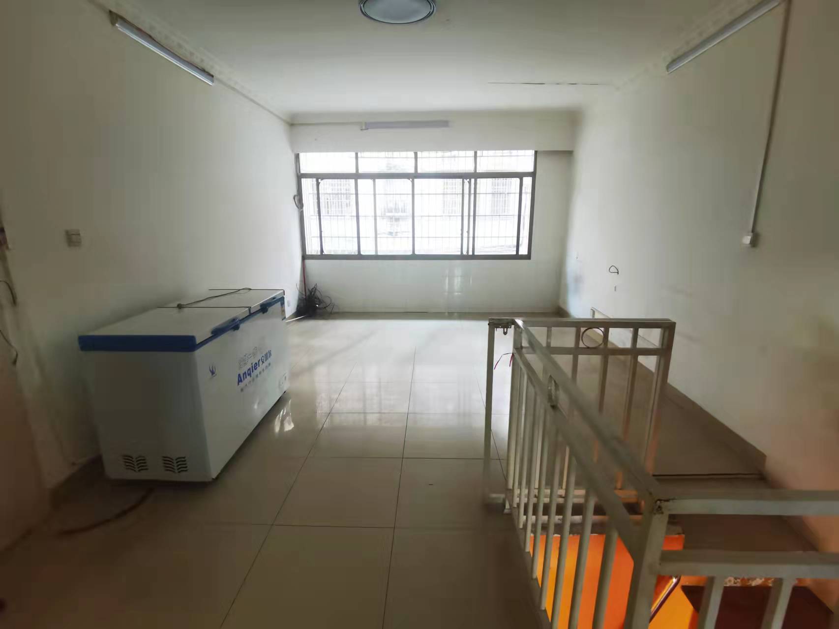 大桃路鑫桃苑安置小区 3室2厅2卫 4200.0元/月 大桃路鑫桃苑安置小区 3室2厅2卫 4200.0元/月室内图