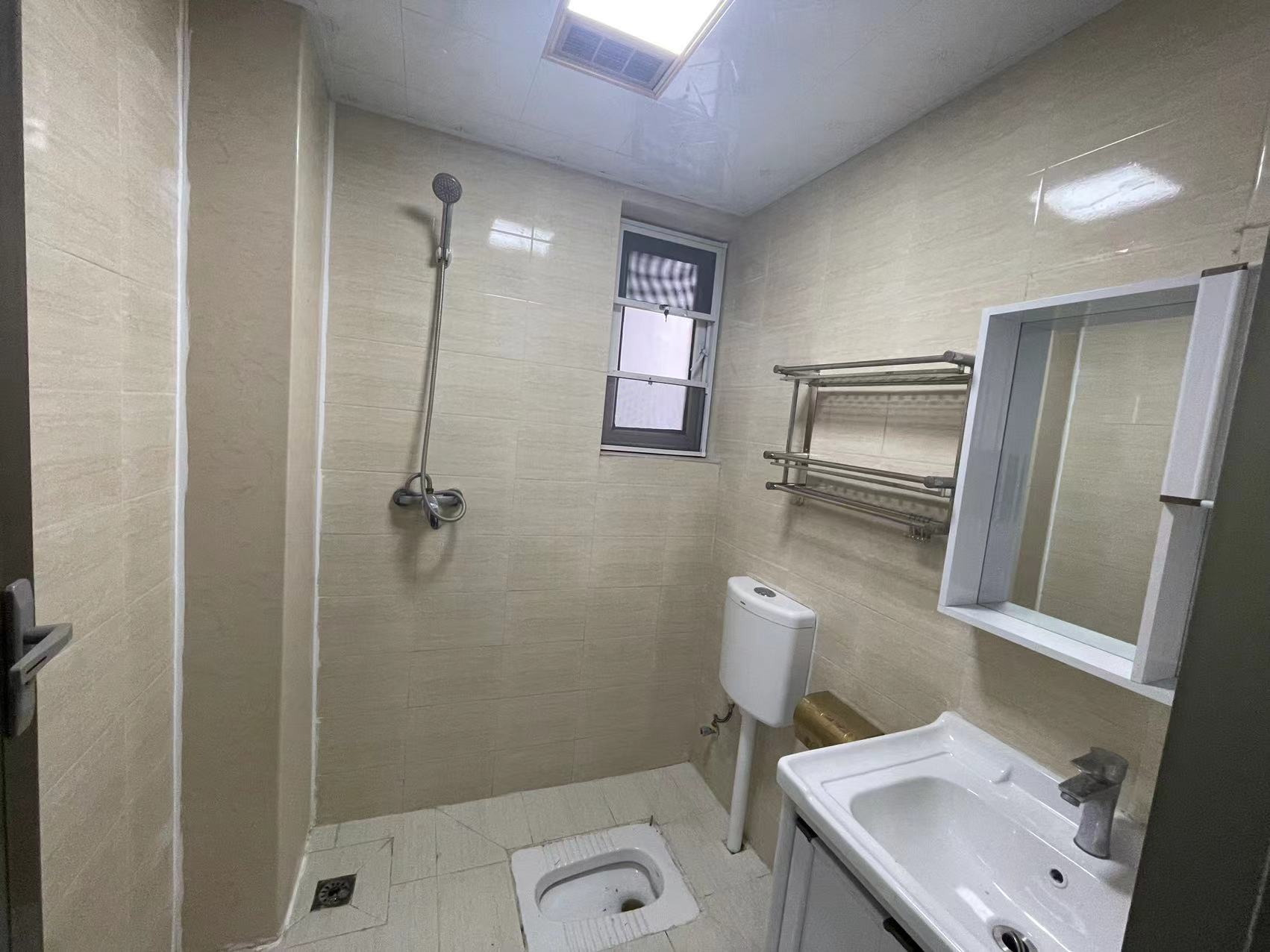 南湖春天  2室2厅1卫    2200.0元/月 南湖春天  2室2厅1卫    2200.0元/月室内图