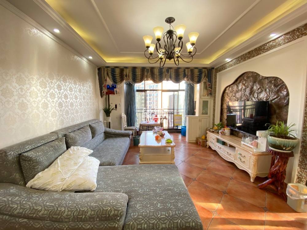 龙腾国际  3室2厅1卫    76.8万