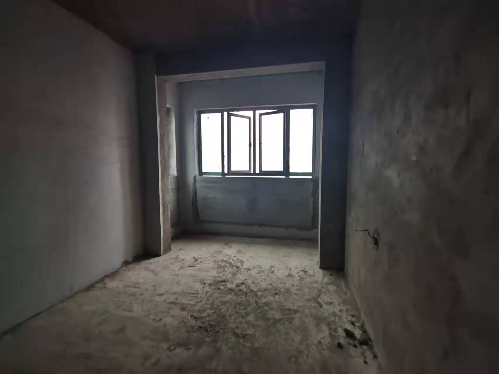 诚信广场  3室2厅2卫    77.8万 诚信广场  3室2厅2卫    77.8万卧室