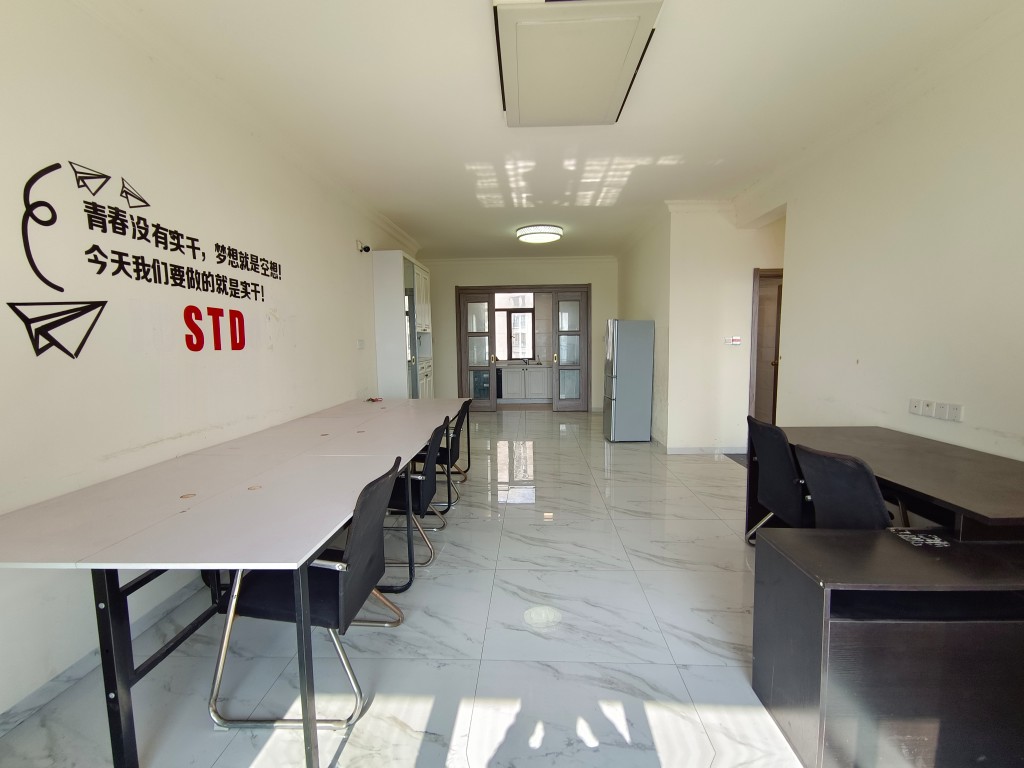 华耀碧桂园十里江湾嘉誉 4室2厅2卫 2800.0元/月 华耀碧桂园十里江湾嘉誉 4室2厅2卫 2800.0元/月室内图