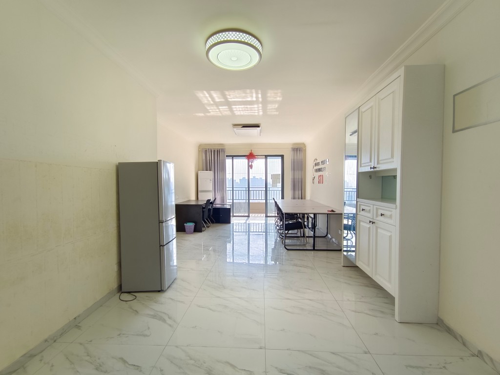 华耀碧桂园十里江湾嘉誉 4室2厅2卫 2800.0元/月 华耀碧桂园十里江湾嘉誉 4室2厅2卫 2800.0元/月室内图