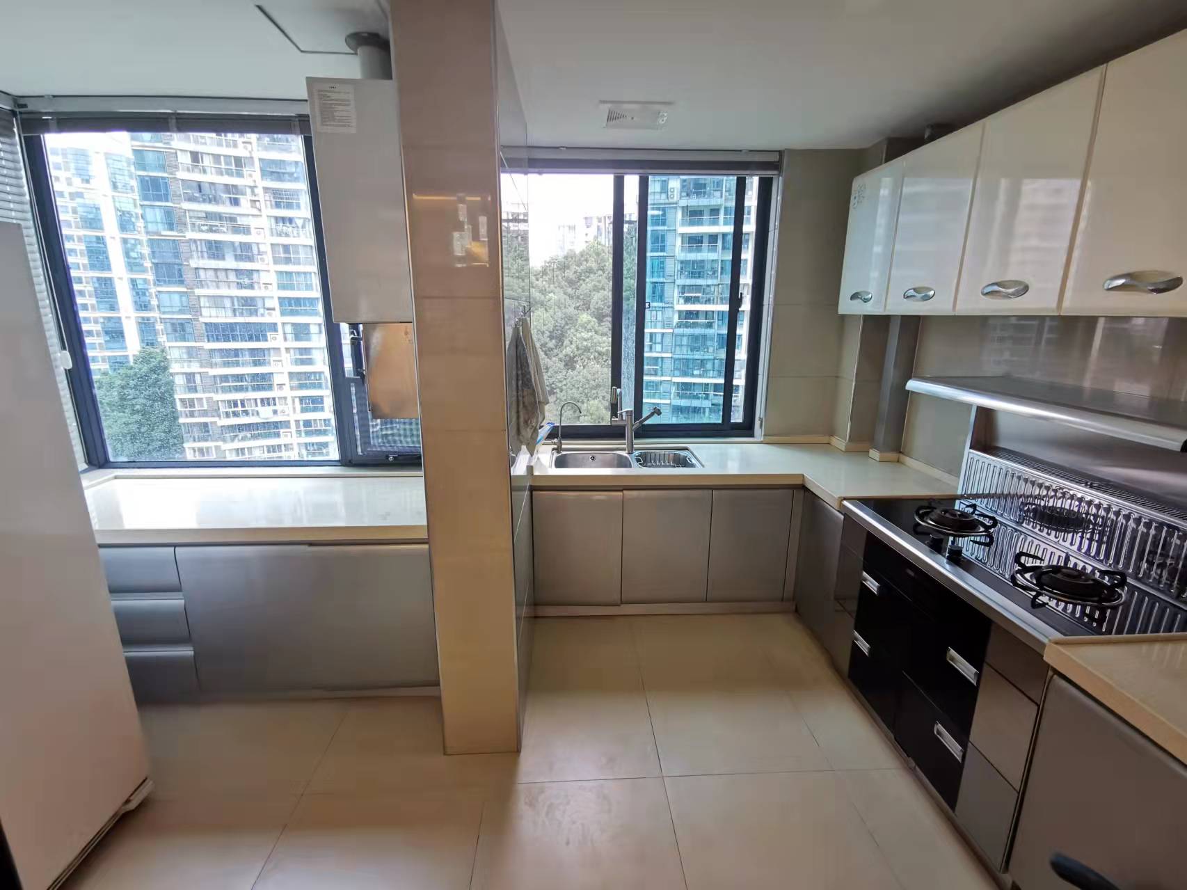 山水国际 3室2厅2卫 125.0万 山水国际 3室2厅2卫 125.0万客厅