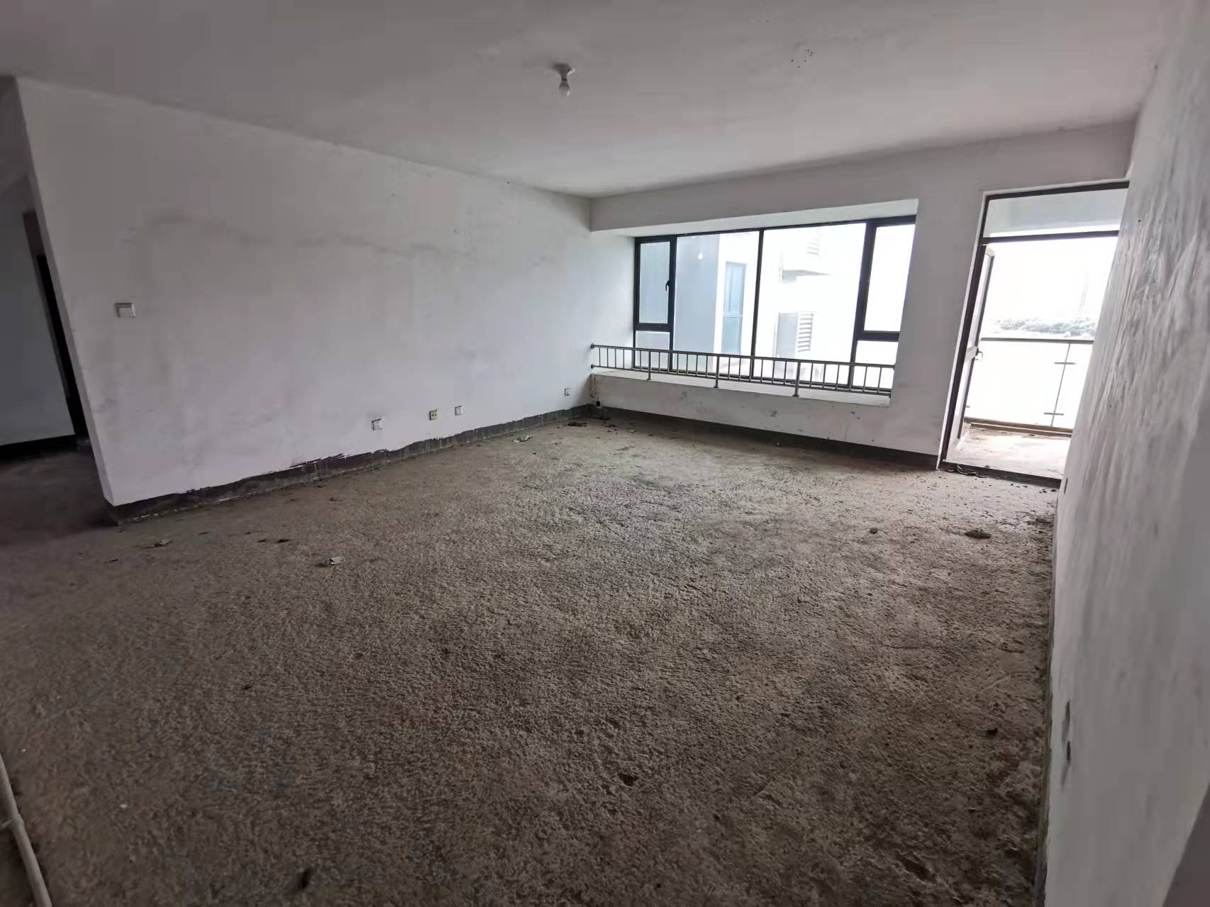 山水国际 5室2厅1卫 180.0万 山水国际 5室2厅1卫 180.0万客厅