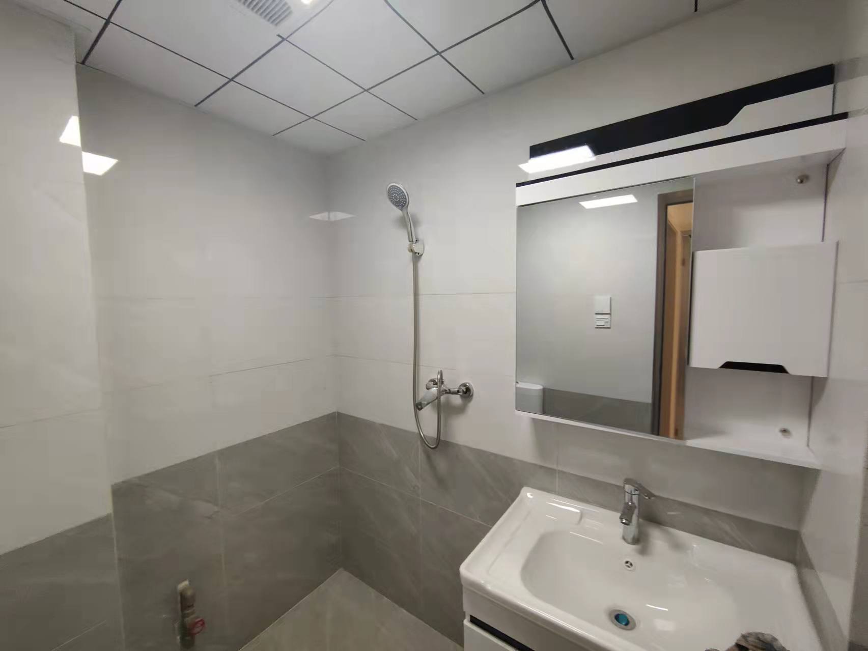 长顺家园 1室1厅1卫 1700.00元/月 长顺家园 1室1厅1卫 1700.00元/月室内图