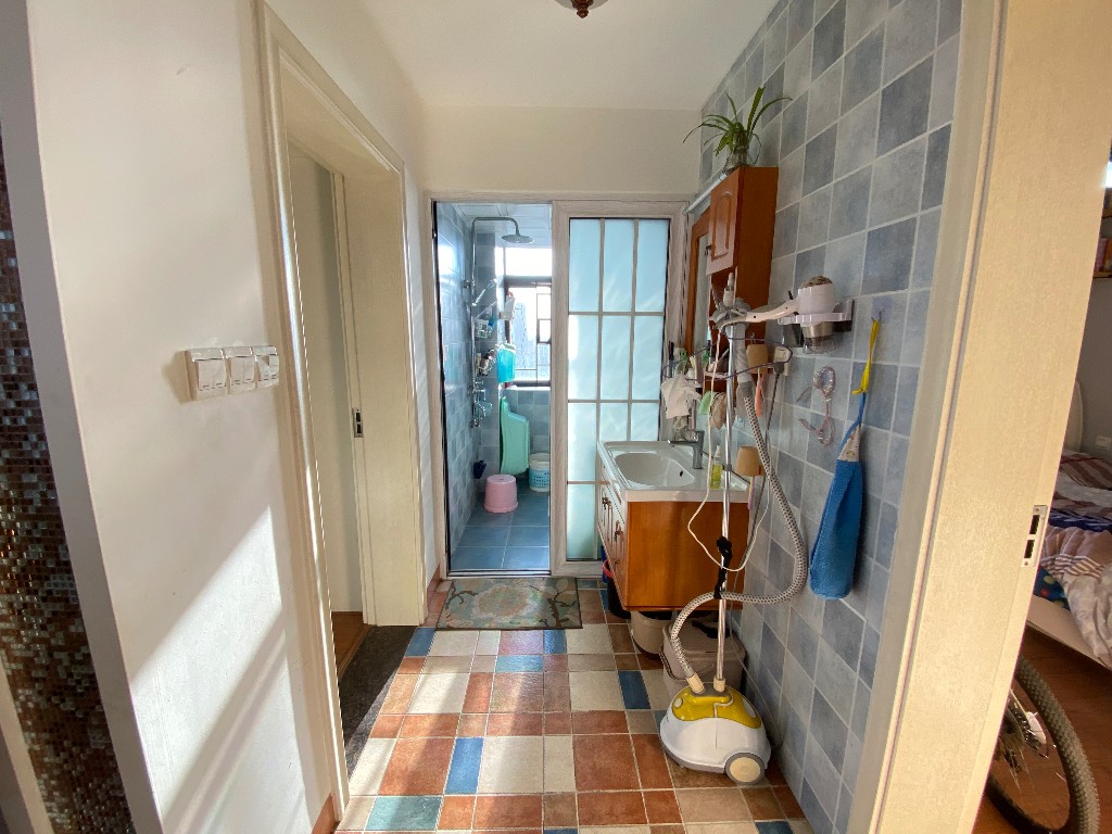 龙腾国际 3室2厅1卫 76.8万 龙腾国际 3室2厅1卫 76.8万客厅