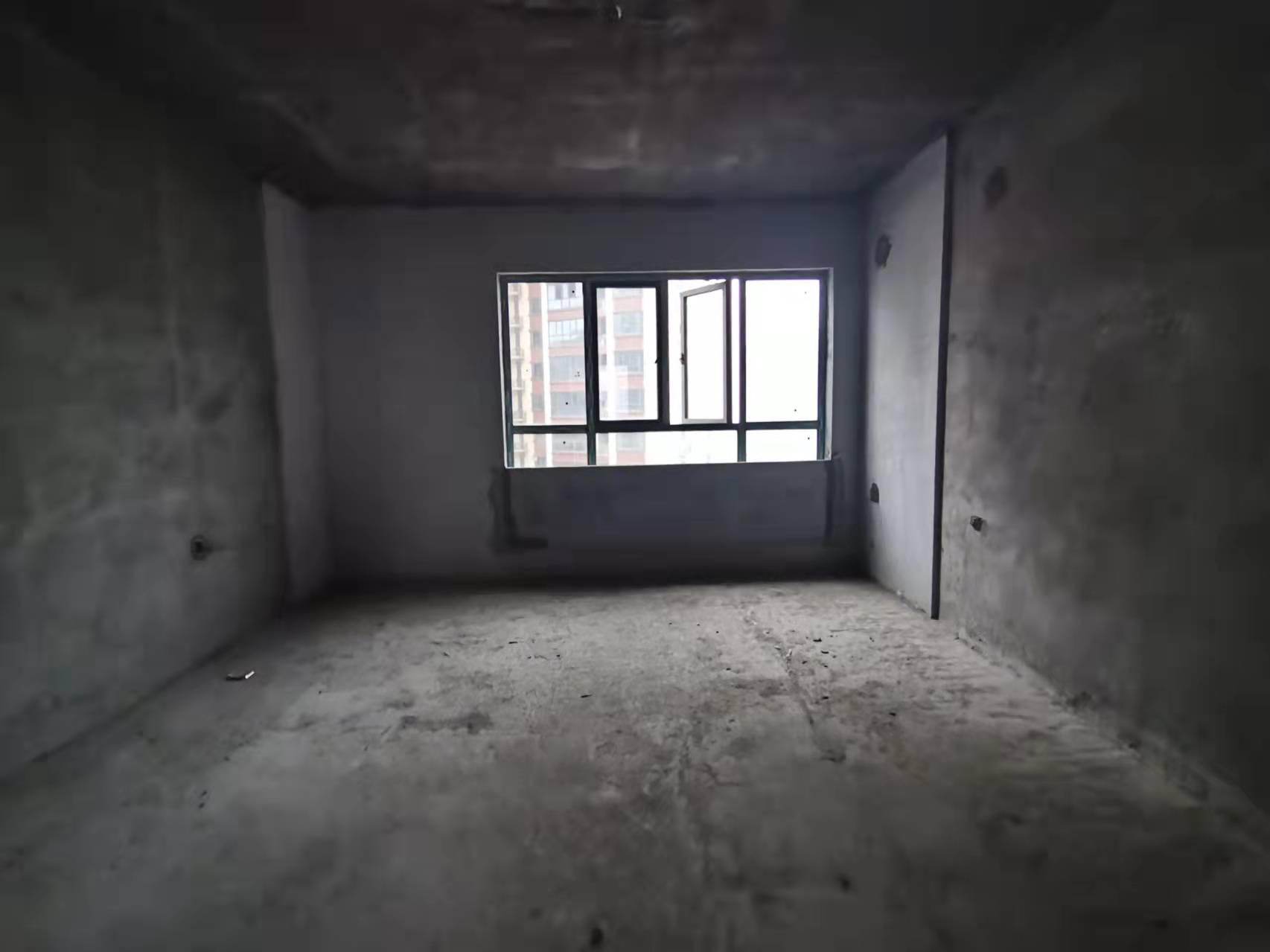 诚信广场  3室2厅2卫    77.8万 诚信广场  3室2厅2卫    77.8万客厅