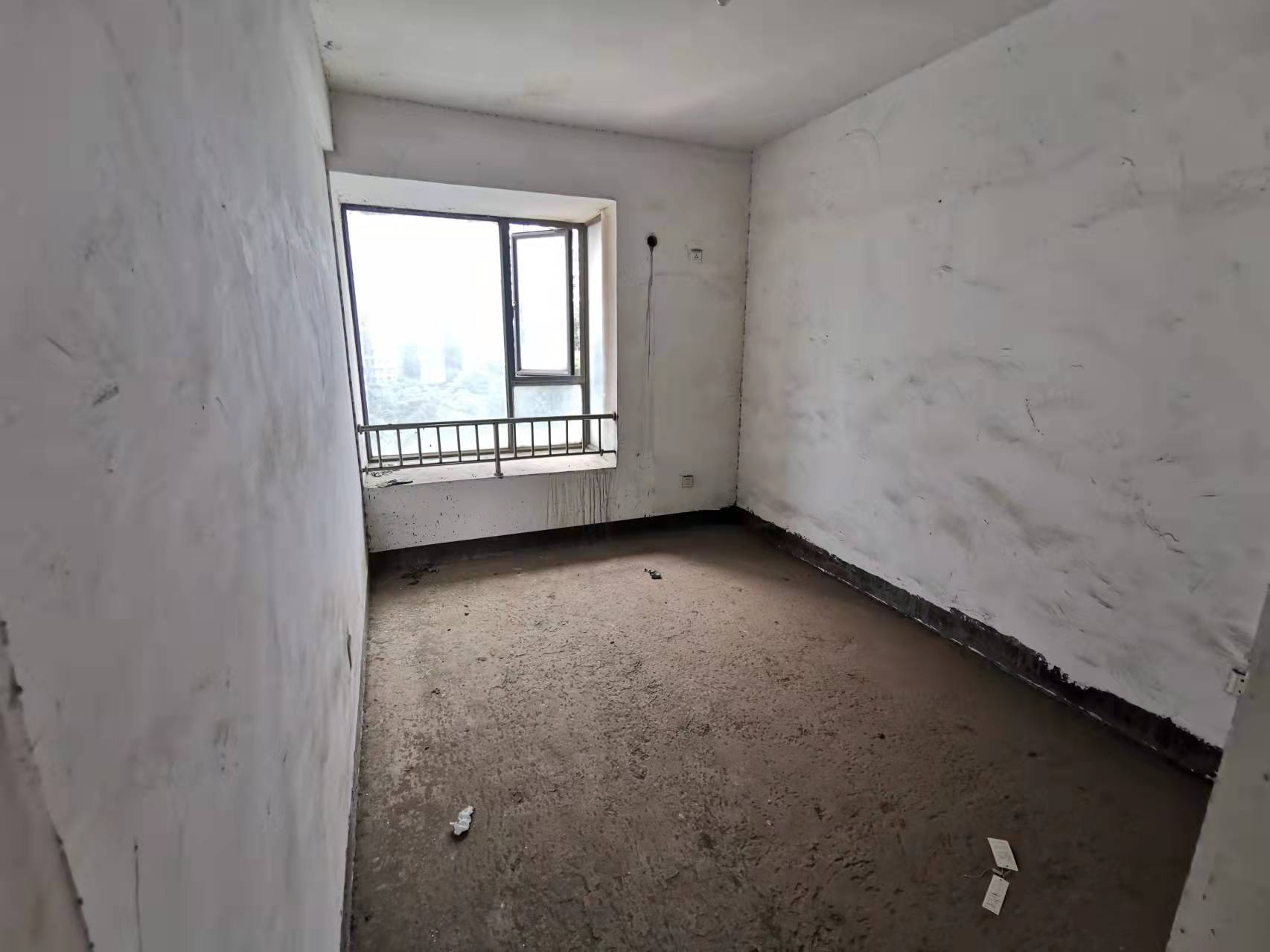 山水国际 5室2厅1卫 180.0万 山水国际 5室2厅1卫 180.0万客厅