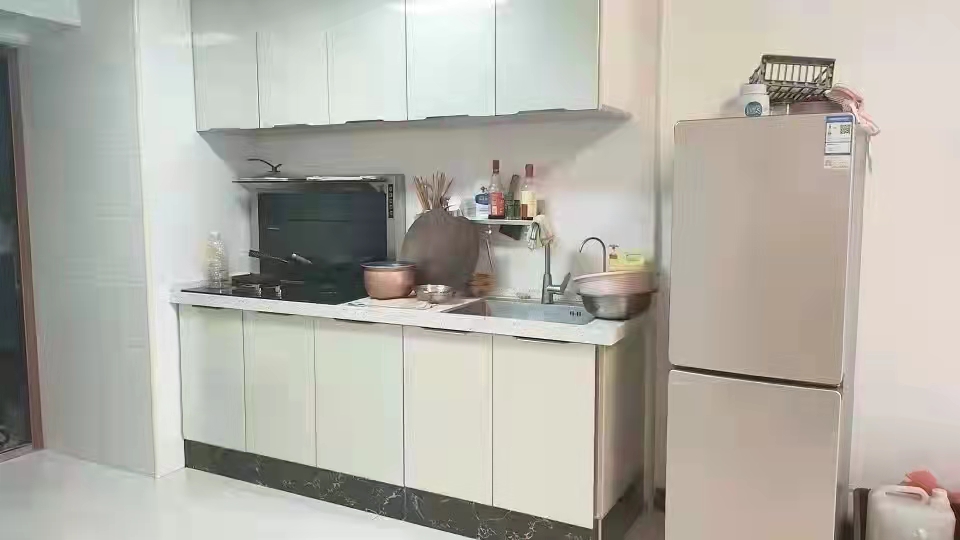 天成银座  1室1厅1卫    1000.0元/月 天成银座  1室1厅1卫    1000.0元/月